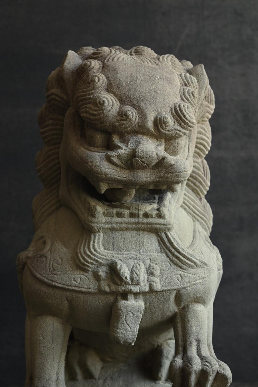 Japanese Old Chinese stone carved lion typeB /Early 20th century/Garden ornament For Sale