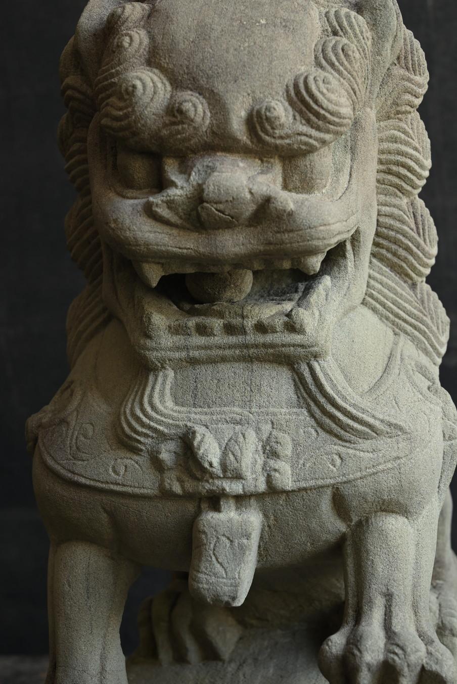 Old Chinese stone carved lion typeB /Early 20th century/Garden ornament In Fair Condition For Sale In Sammu-shi, Chiba