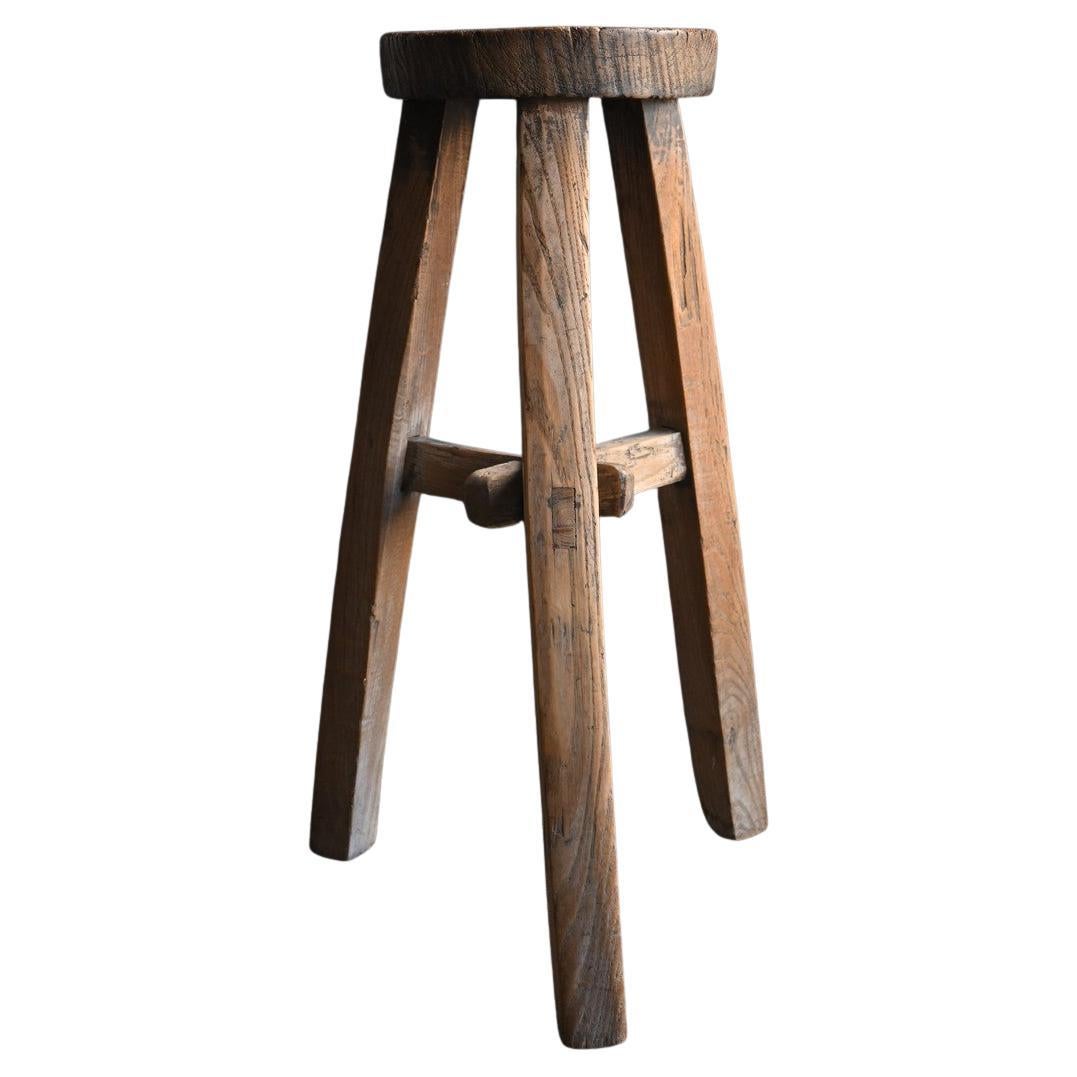 Old Chinese stool / 20th century / Tasteful three-legged chair