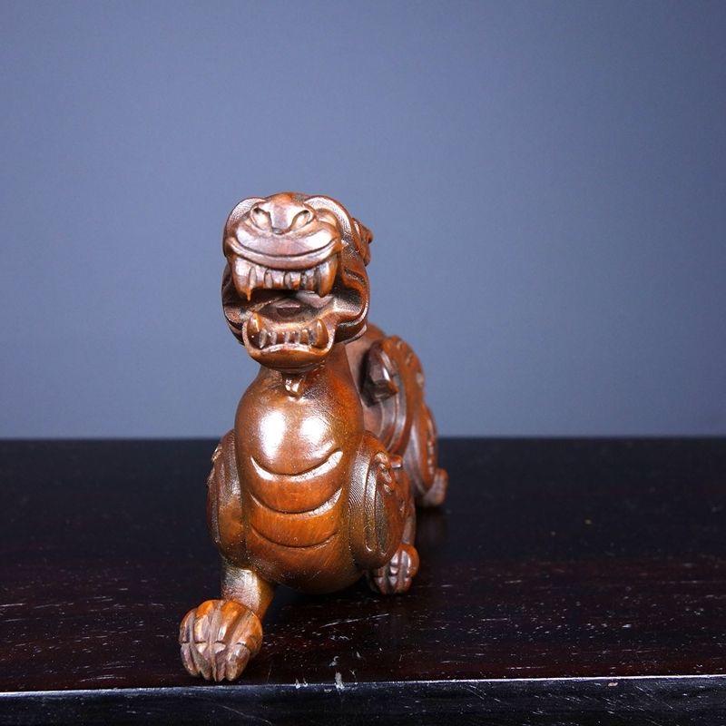 Old Chinese Wood Carving Pixiu Feng Shui Statue In Fair Condition For Sale In 景德镇市, CN