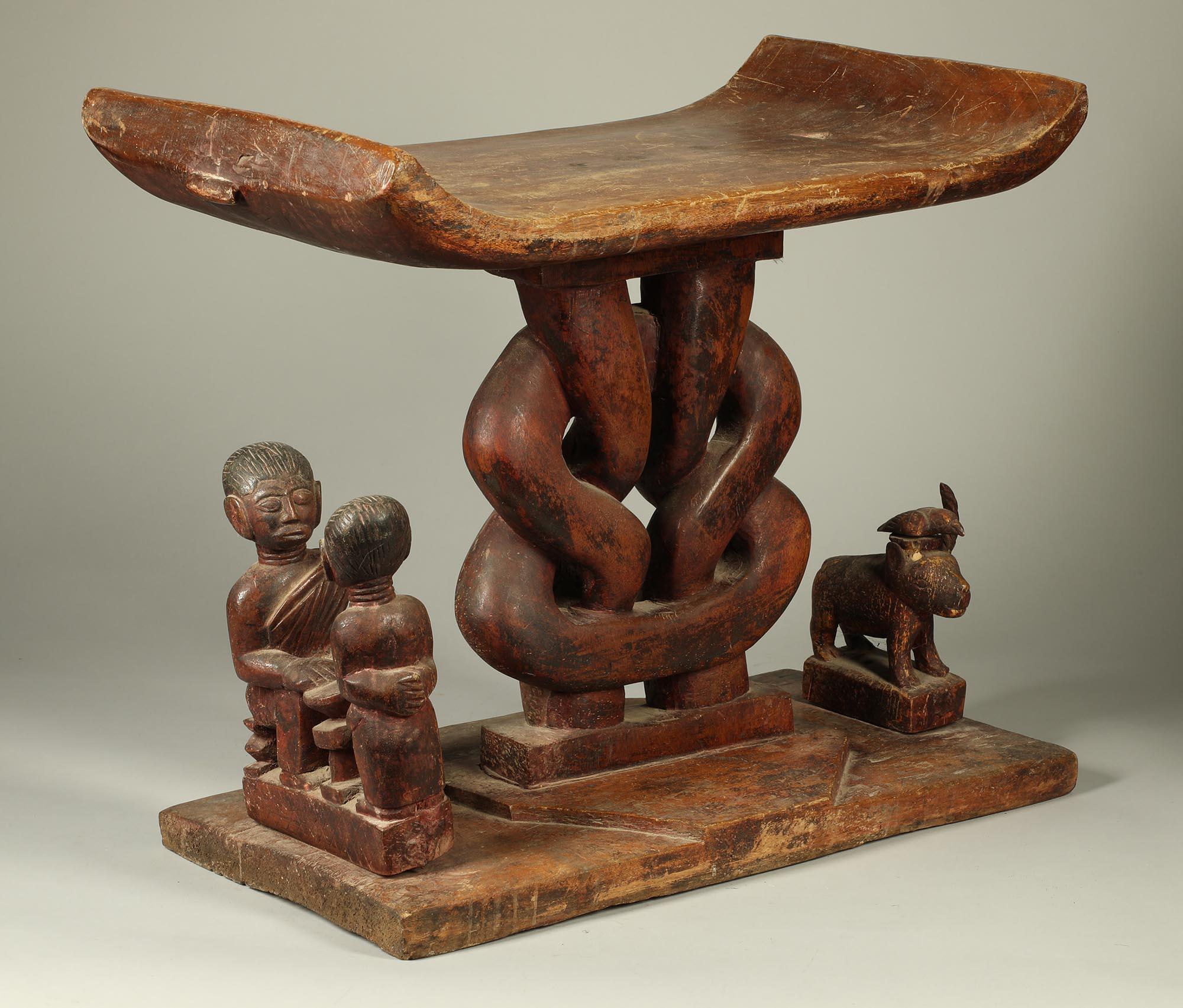 Old Classic Wood Ashanti Stool with King Figure & Endless Knot Mid-20th century 3