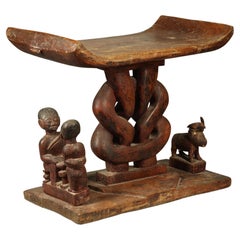 Tabouret ashanti classique en Wood Wood avec figure de roi et nœud sans fin Milieu du 20e siècle