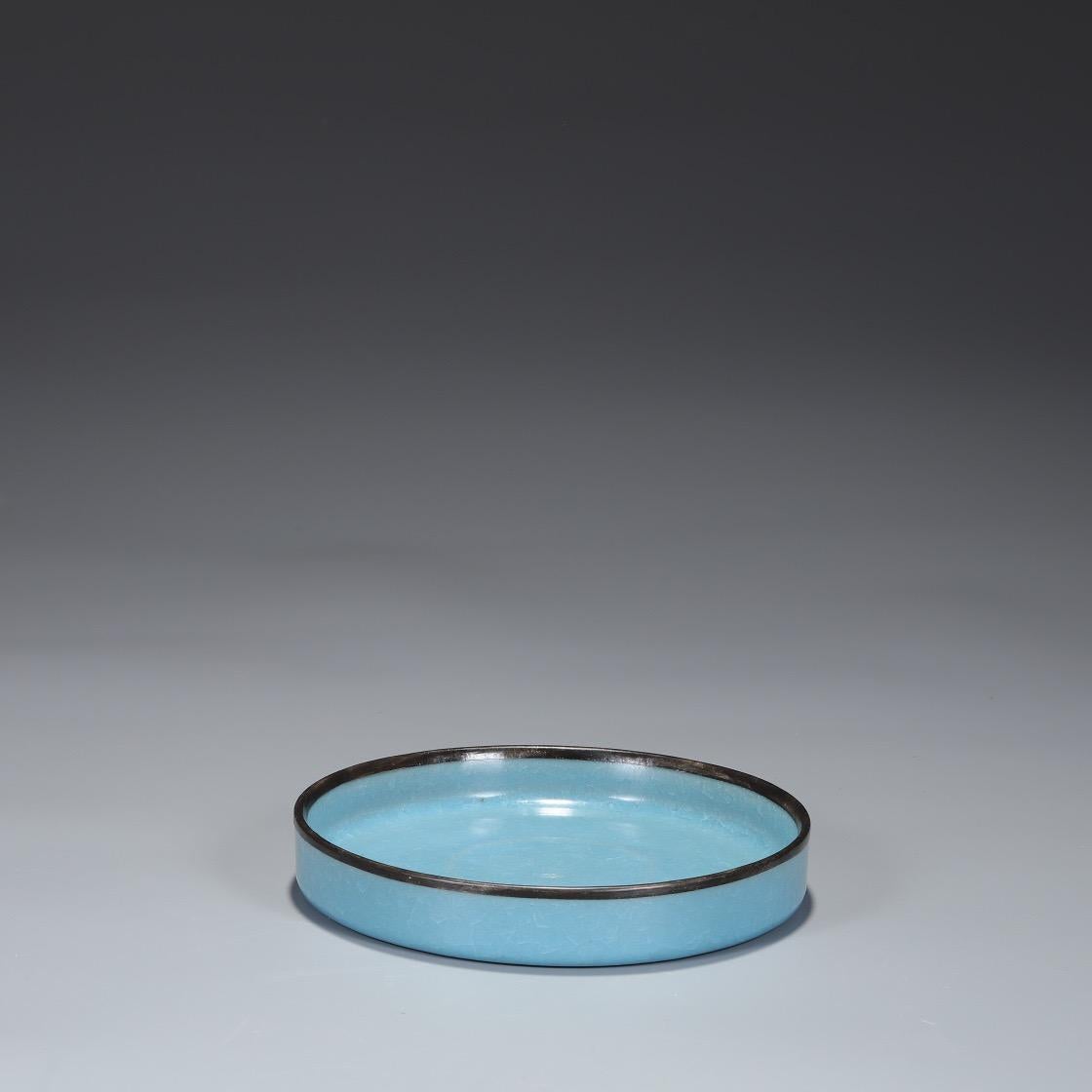 Old Collection of Ice Blue Cracking Glazing Silver Mouth And Mark Plate In Fair Condition For Sale In 景德镇市, CN