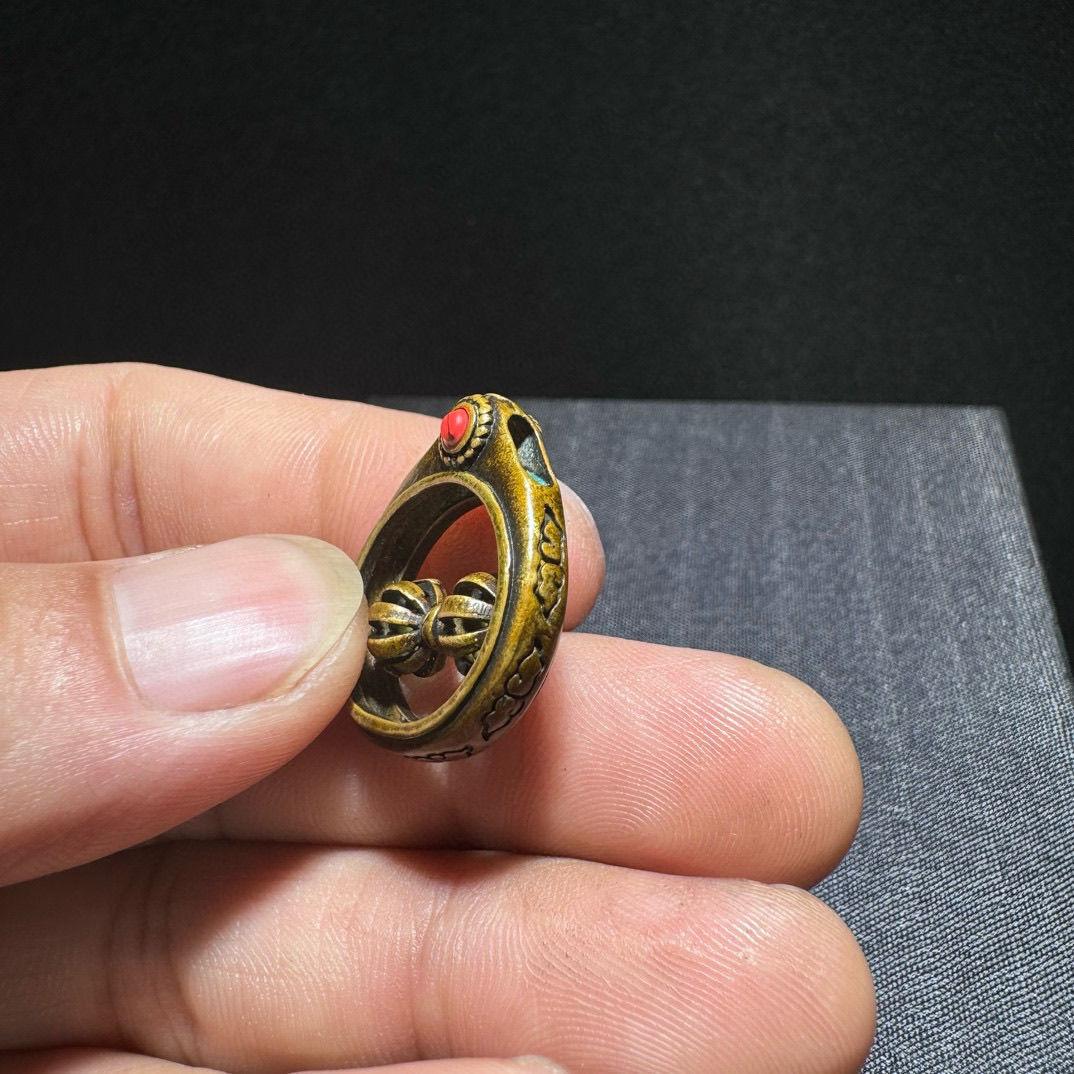 Old Collection of Tibetan Bronze Turning Vajra Pestle Ring In Fair Condition For Sale In 景德镇市, CN