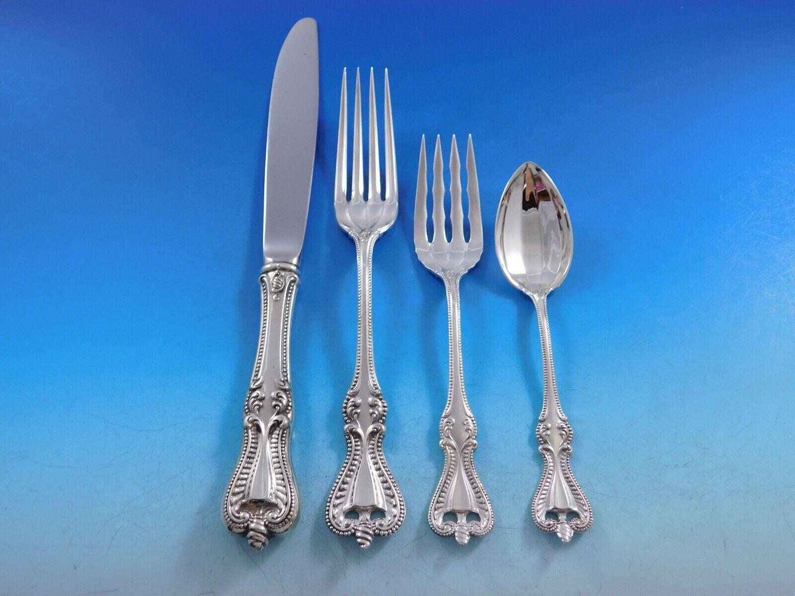 Lavishly decorated, Old Colonial's graceful curves descend along a beaded handle and meet a fluted bowl. Representing the height of the silversmiths craft, Old Colonial is a peerless expression of sophistication in sterling.

Dinner Size Old
