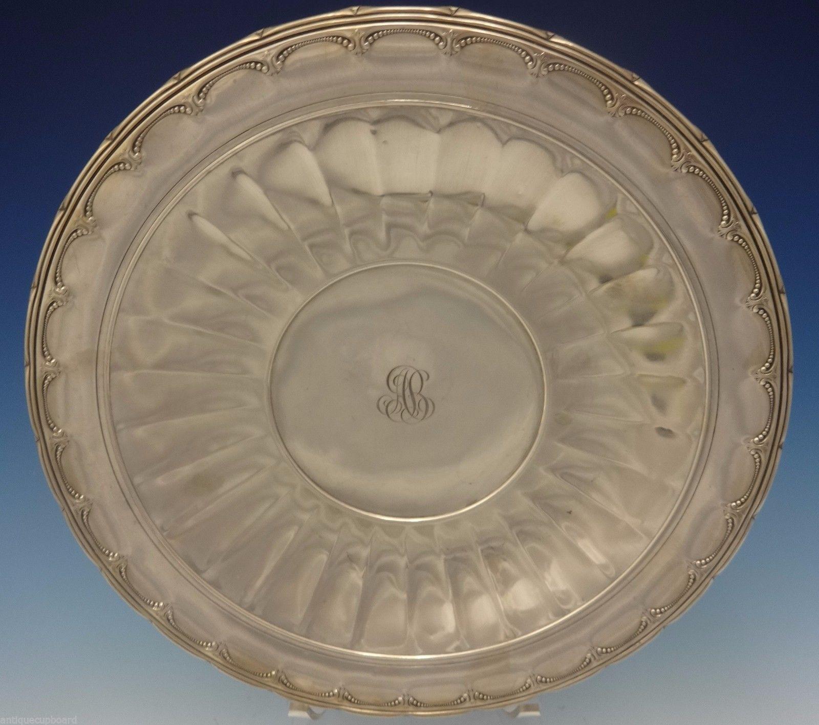 Old colonial by Towle
Lavishly decorated and representing the height of the silversmith’s craft, old colonial is a peerless expression of sophistication in sterling. Gorgeous Old Colonial by Towle sterling silver serving plate. It has an AB
