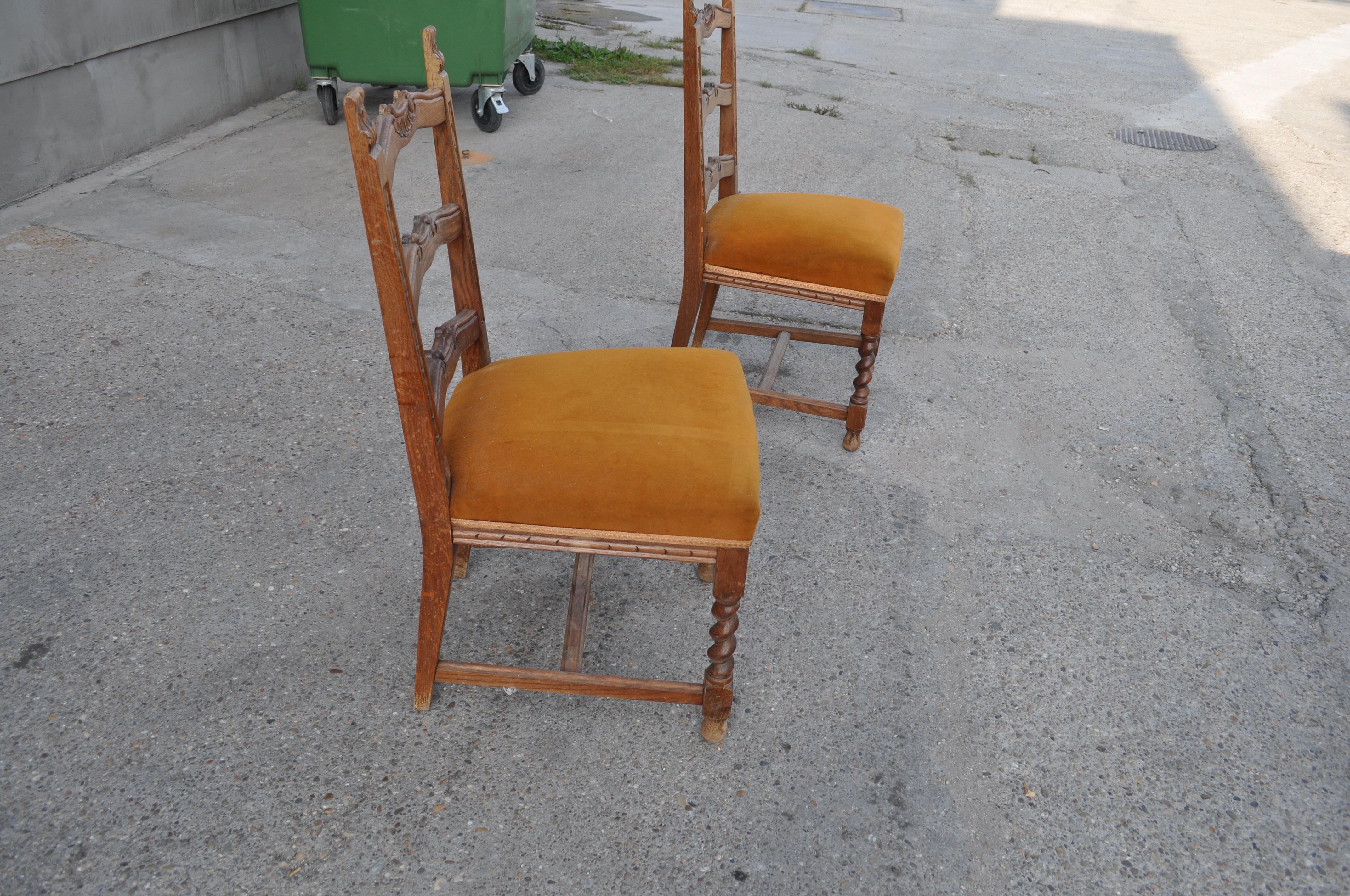 Old Colonial Dining Chairs, Pair For Sale 3