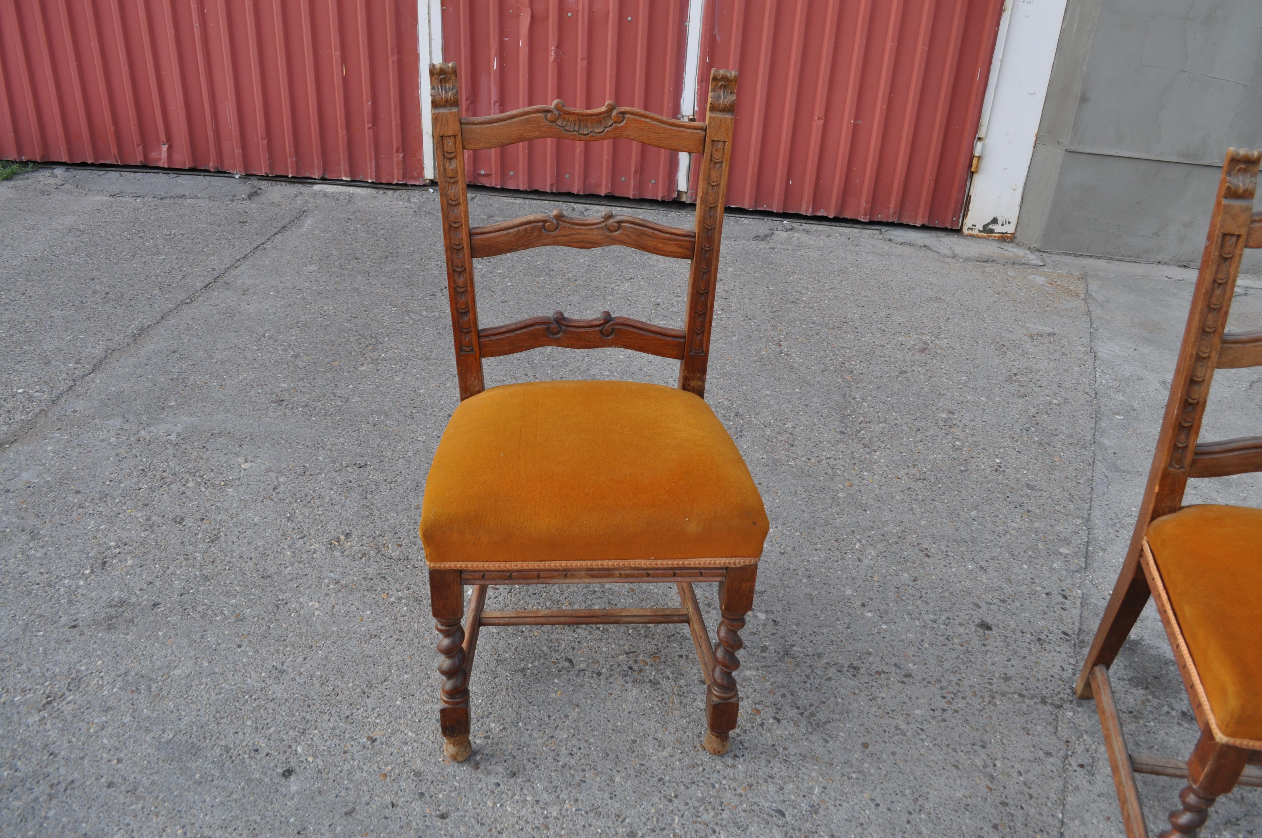 Old Colonial Dining Chairs, Pair For Sale 4