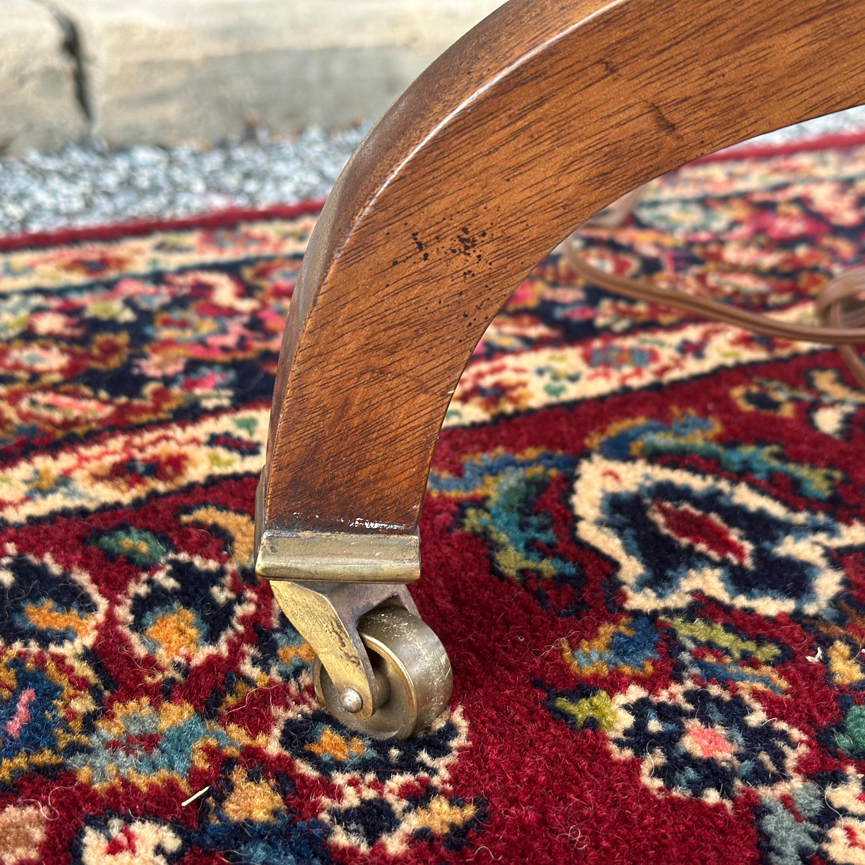 Old Colony Furniture Co. Regency Style Floor Lamp Table on Brass Casters In Good Condition For Sale In West Chester, PA