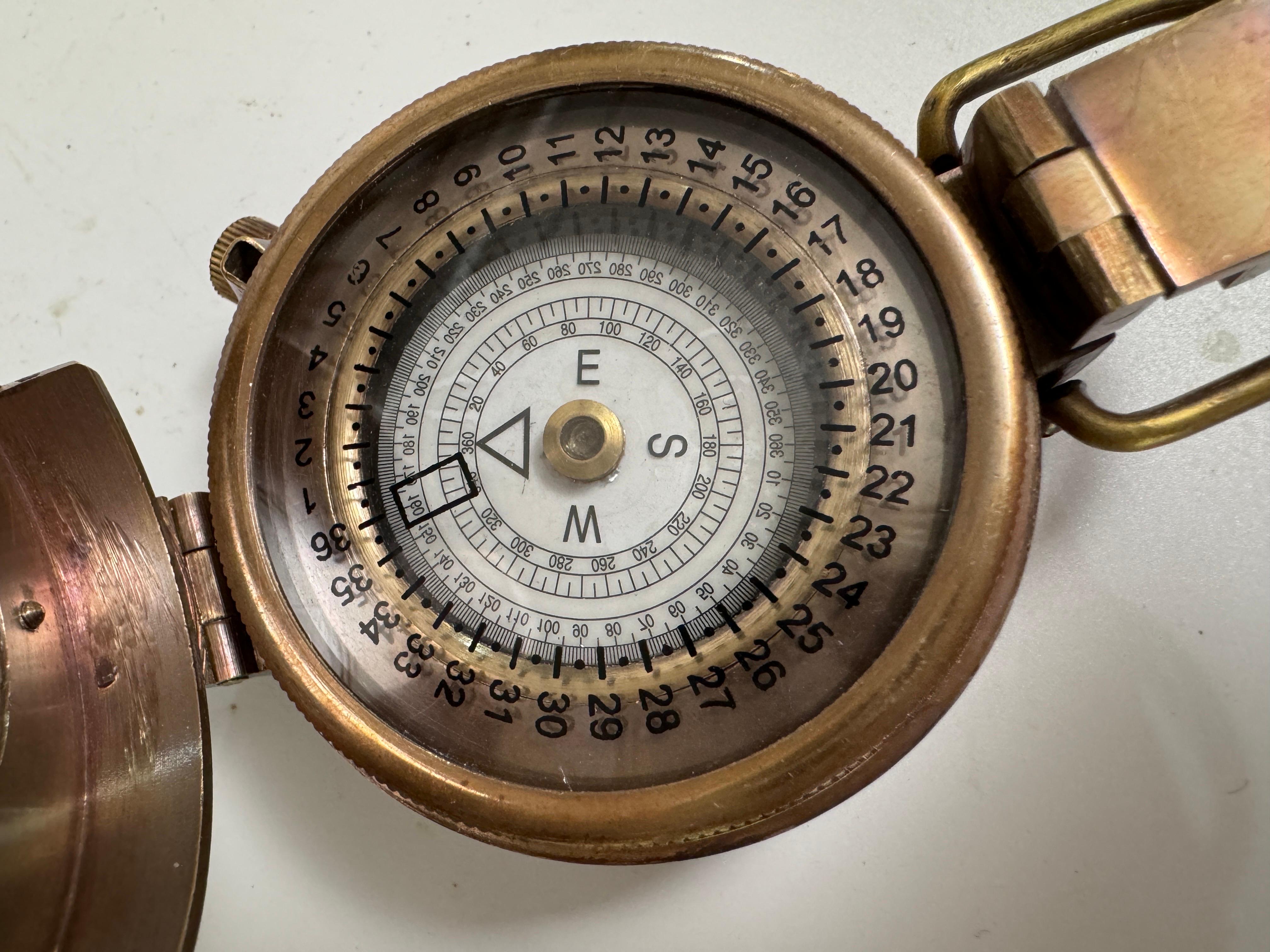Old Compass  reproduction 1944 London, brown Color For Sale 2