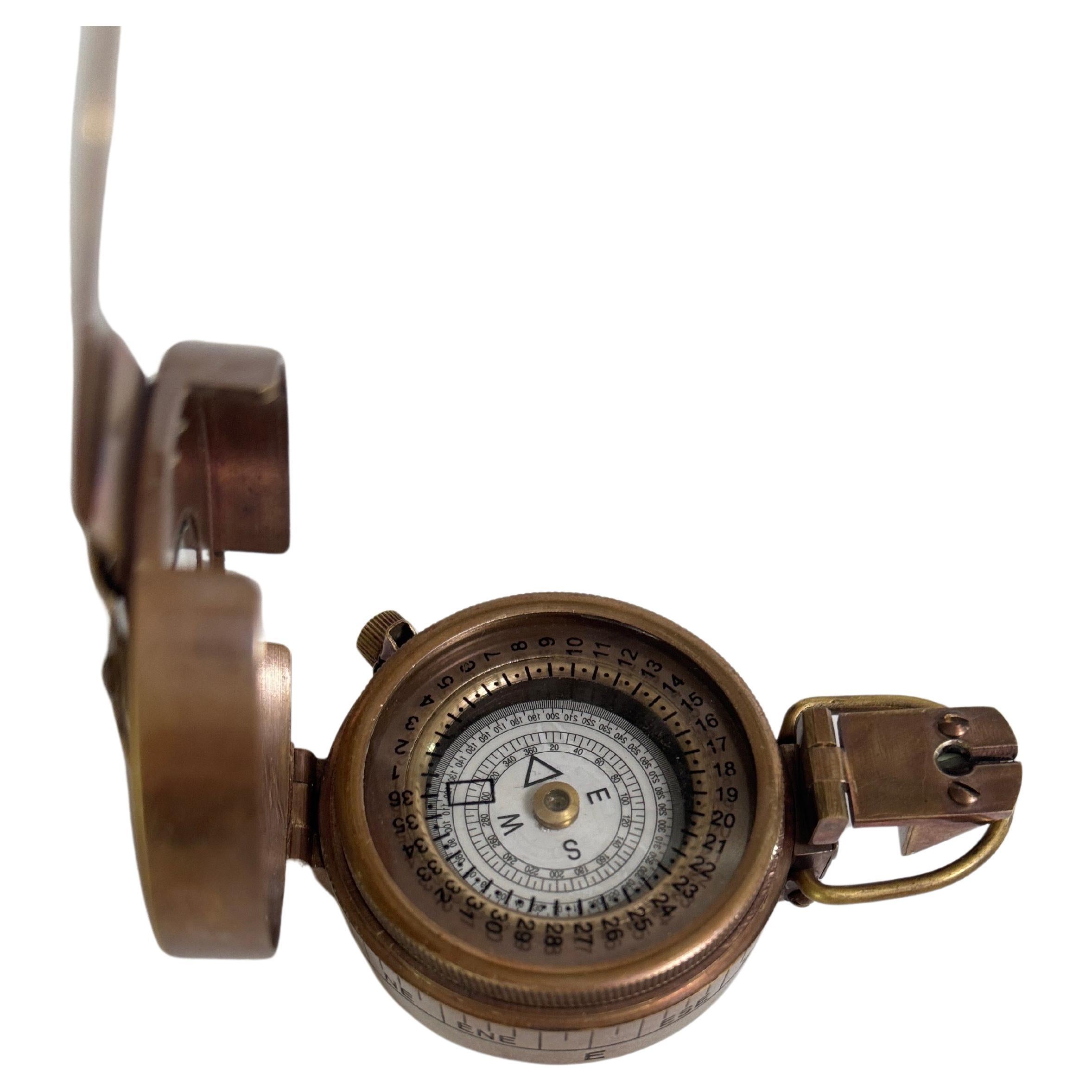 Old Compass  reproduction 1944 London, brown Color For Sale
