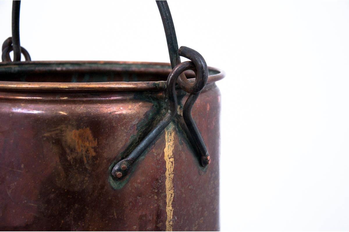 Old copper bucket vessel, pot

Measures: Height 45 cm

Diameter 33 cm.