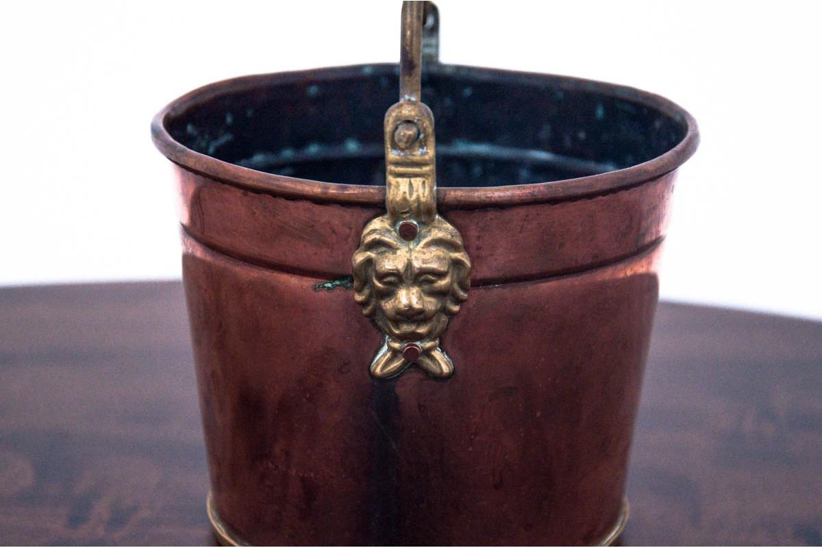 Old copper bucket vessel, pot. 
Measures: Height 20 cm
Width 14 cm.