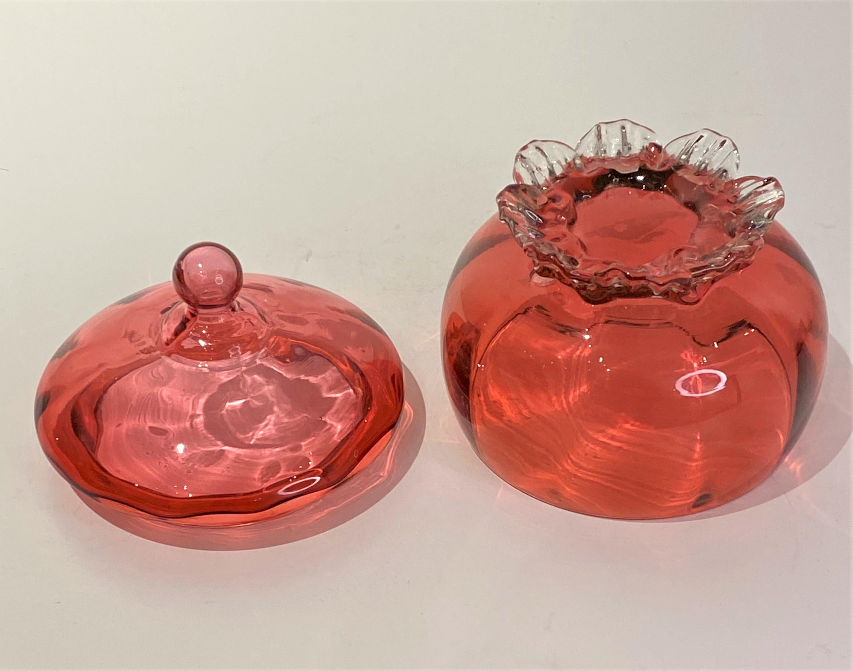Old Cranberry-Glasschale mit Deckel aus England im Angebot 1