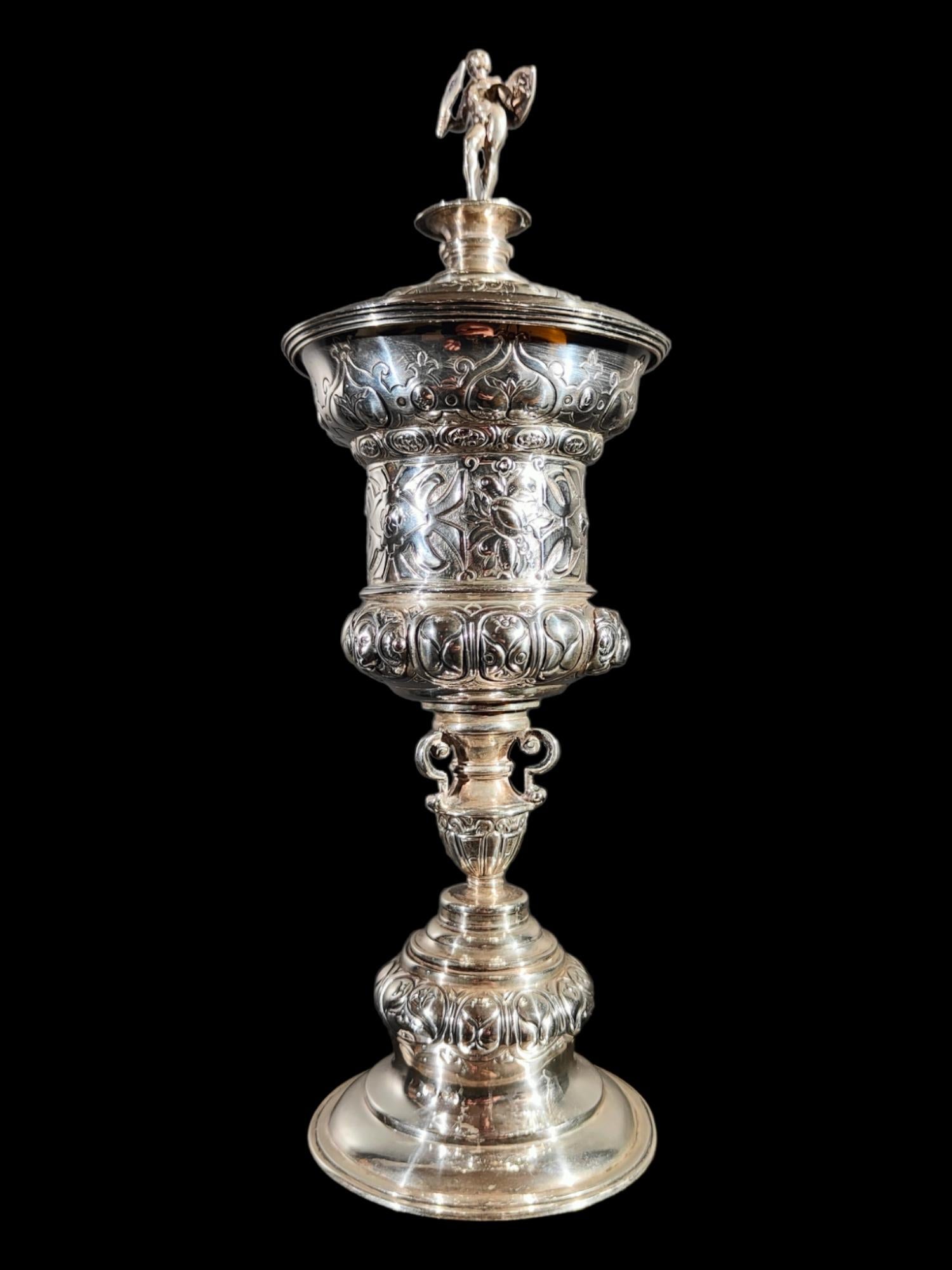 Early 20th Century Old Cup In Sterling Silver For Sale