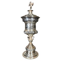 Taza antigua de plata de ley