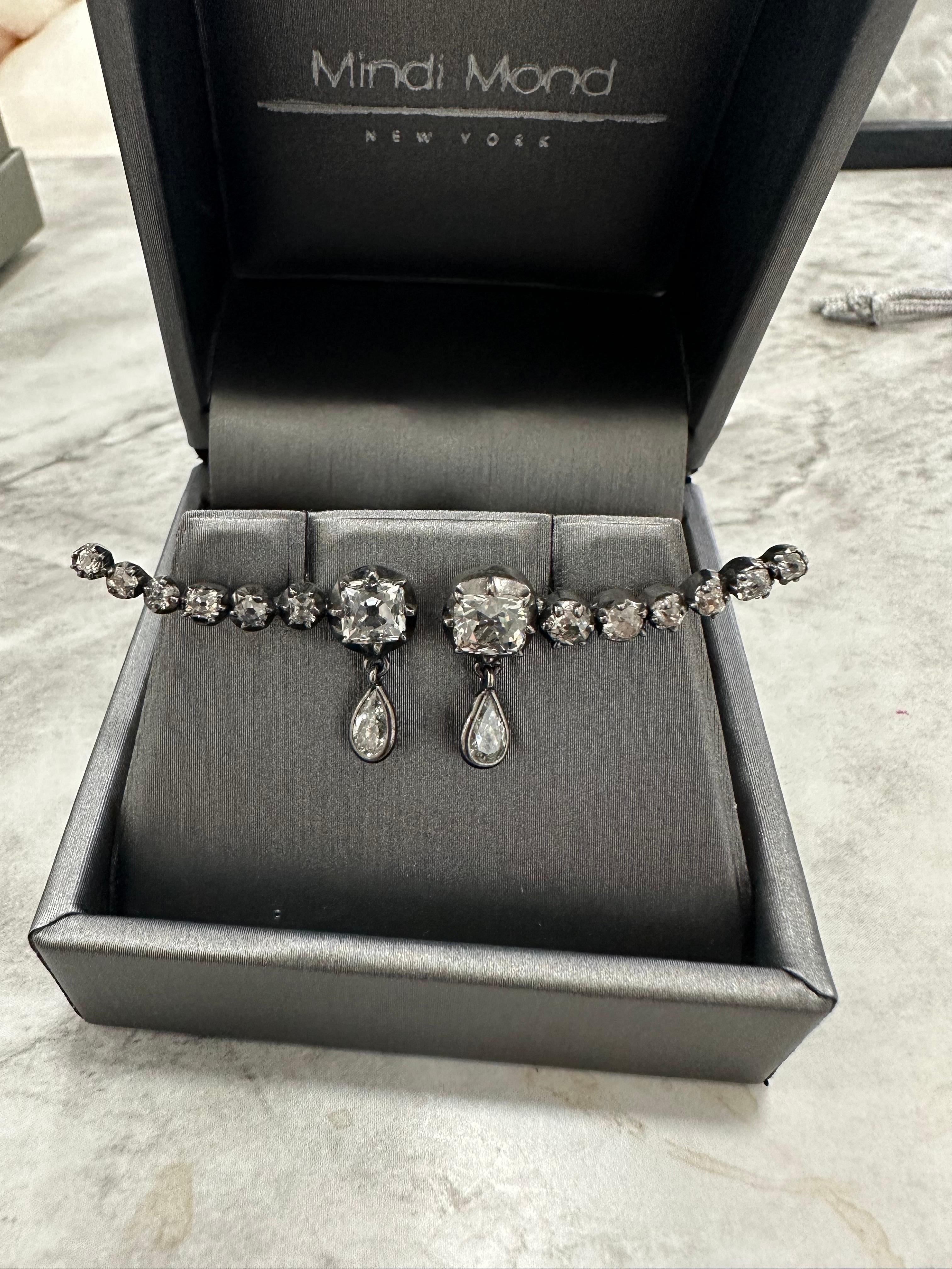 Contemporain Boucles d'oreilles montantes en diamants anciens taillés en coussin  en vente