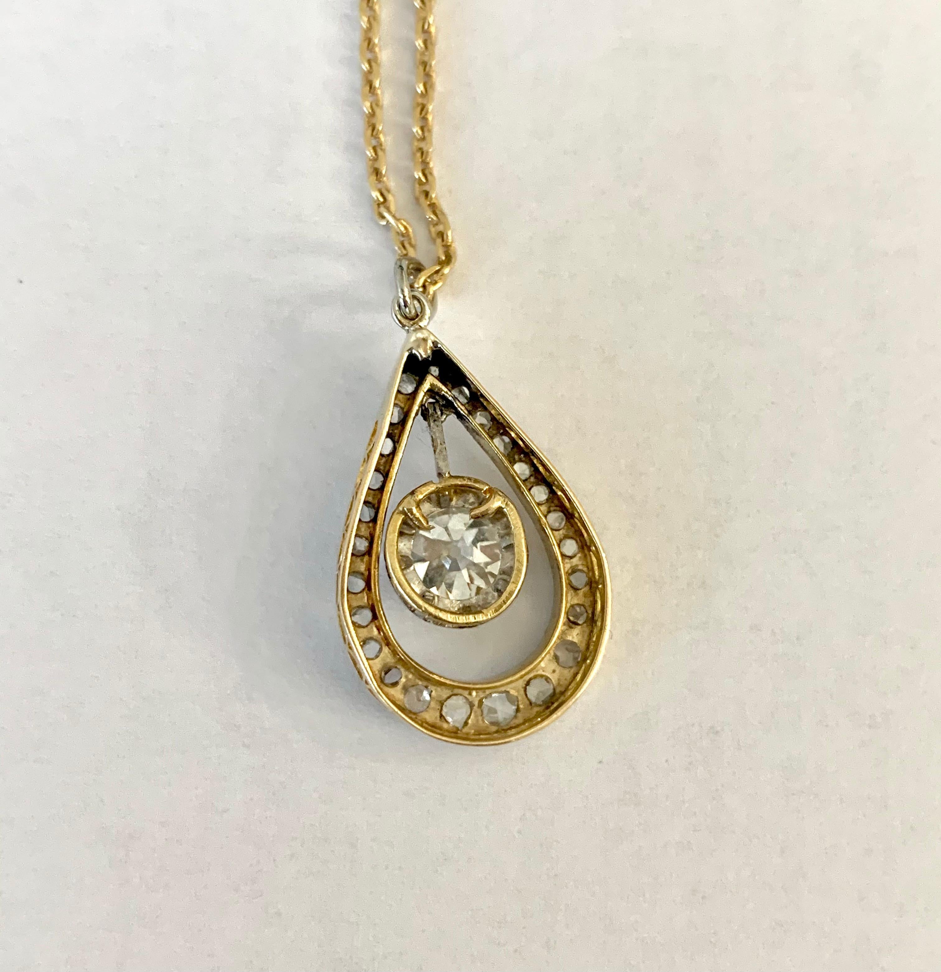 Old Cut and Rose Cut Diamonds Platinum 18 Karat Yellow Gold Belle Époque Pendant In Good Condition In Paris, FR