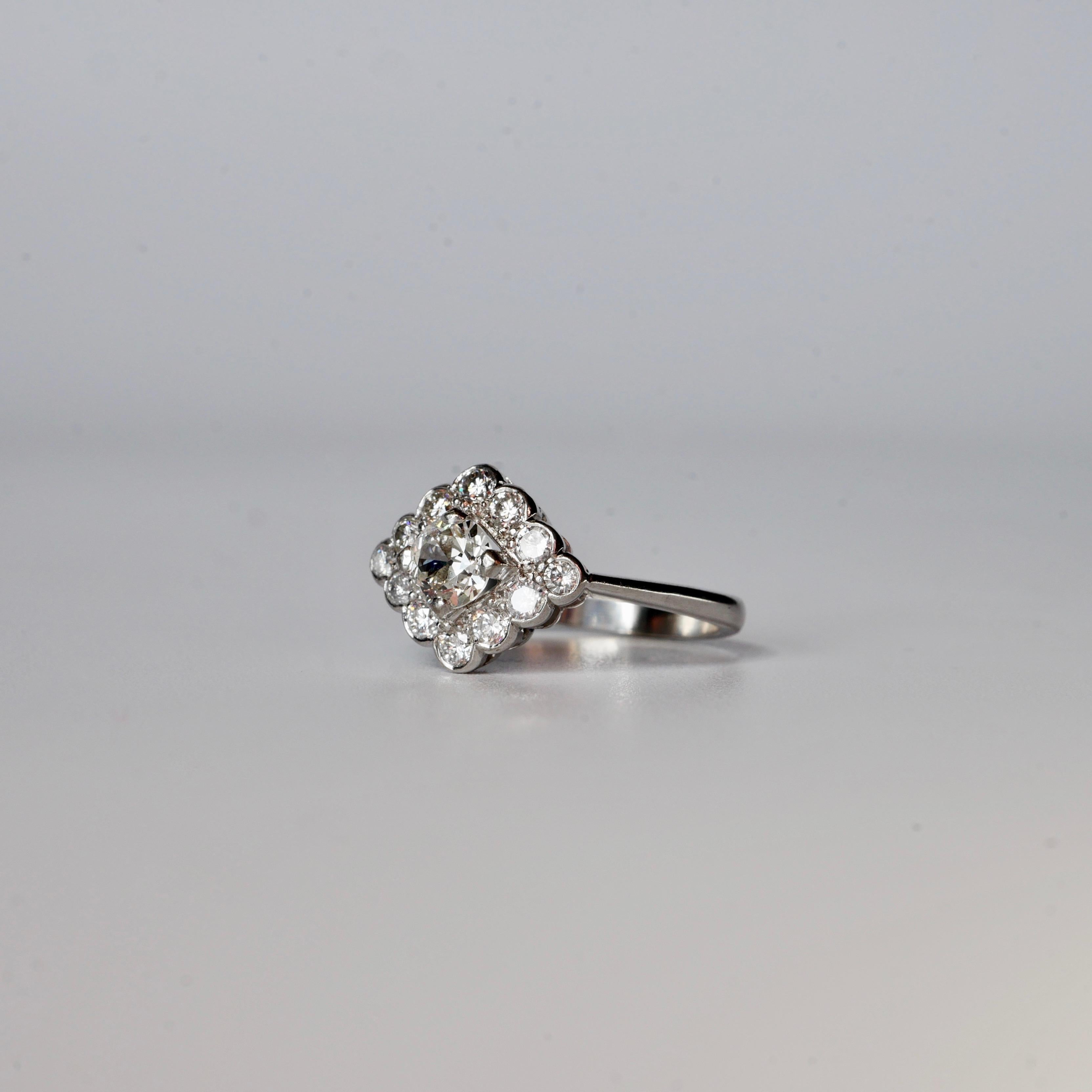 Diamonds 1.00ct Total Weight

Diamond Colour G/H

Diamond Clarity principal stone VS2

Diamond Clarity Accent Diamonds VS2/SI1

18k White Gold

Wow and Wow again 

Isn't this gorgeous, such a pretty vintage ring, ideal for an engagement ring or