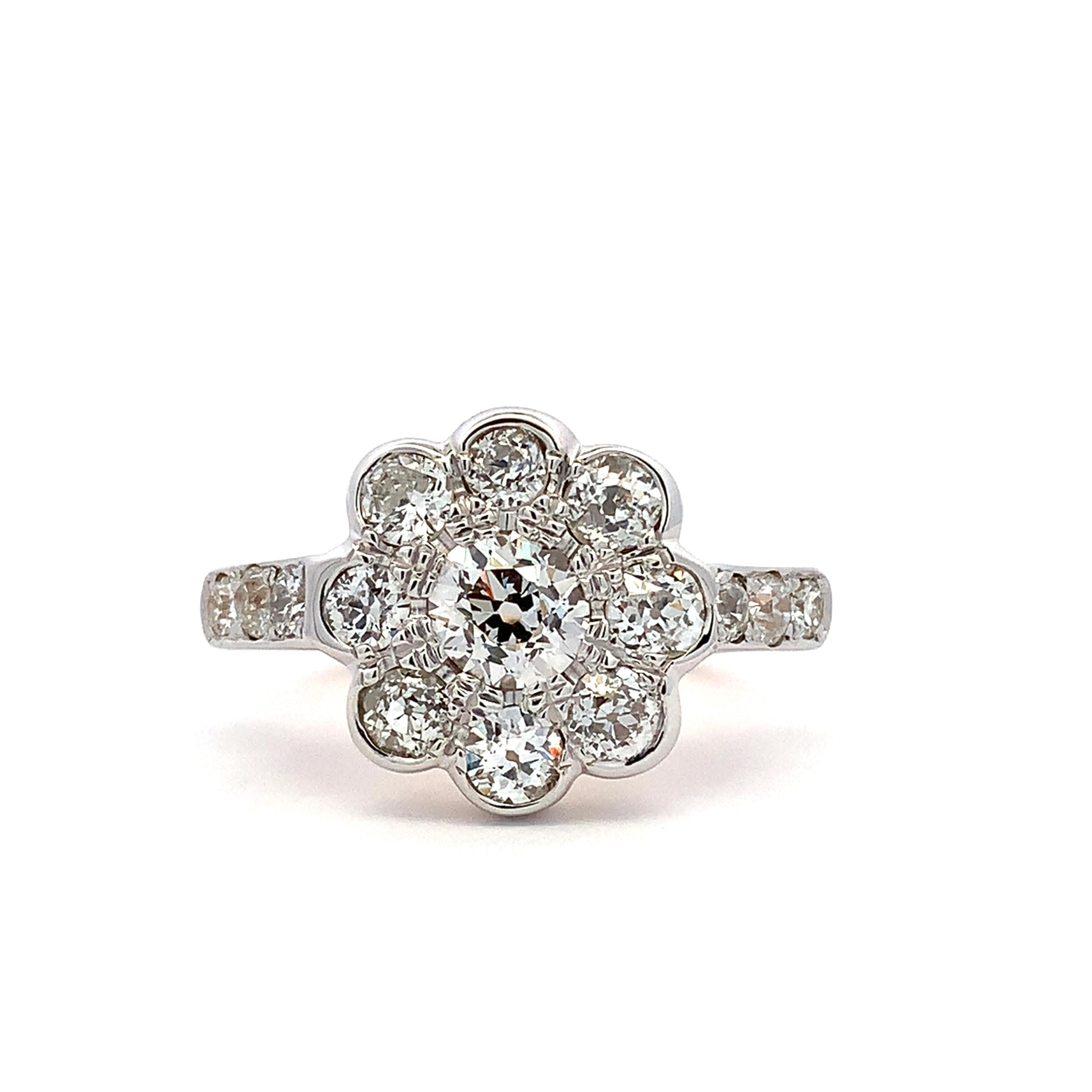 Old European Cut Old cut diamond cluster French antique engagement ring yellow gold For Sale