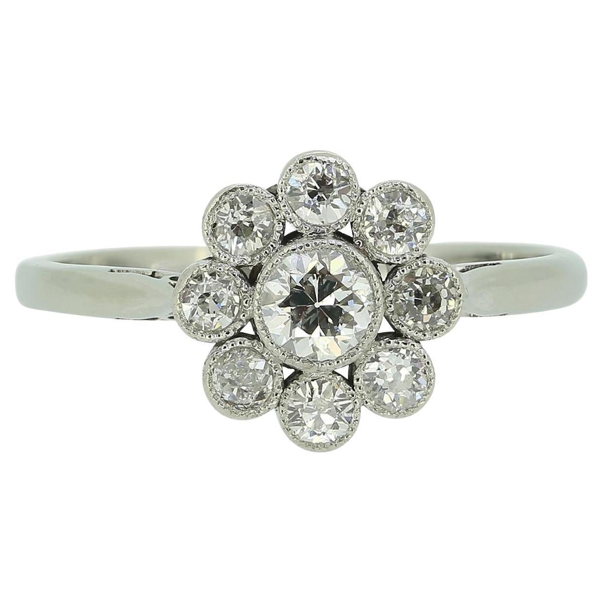 Anillo en racimo de diamantes talla antigua