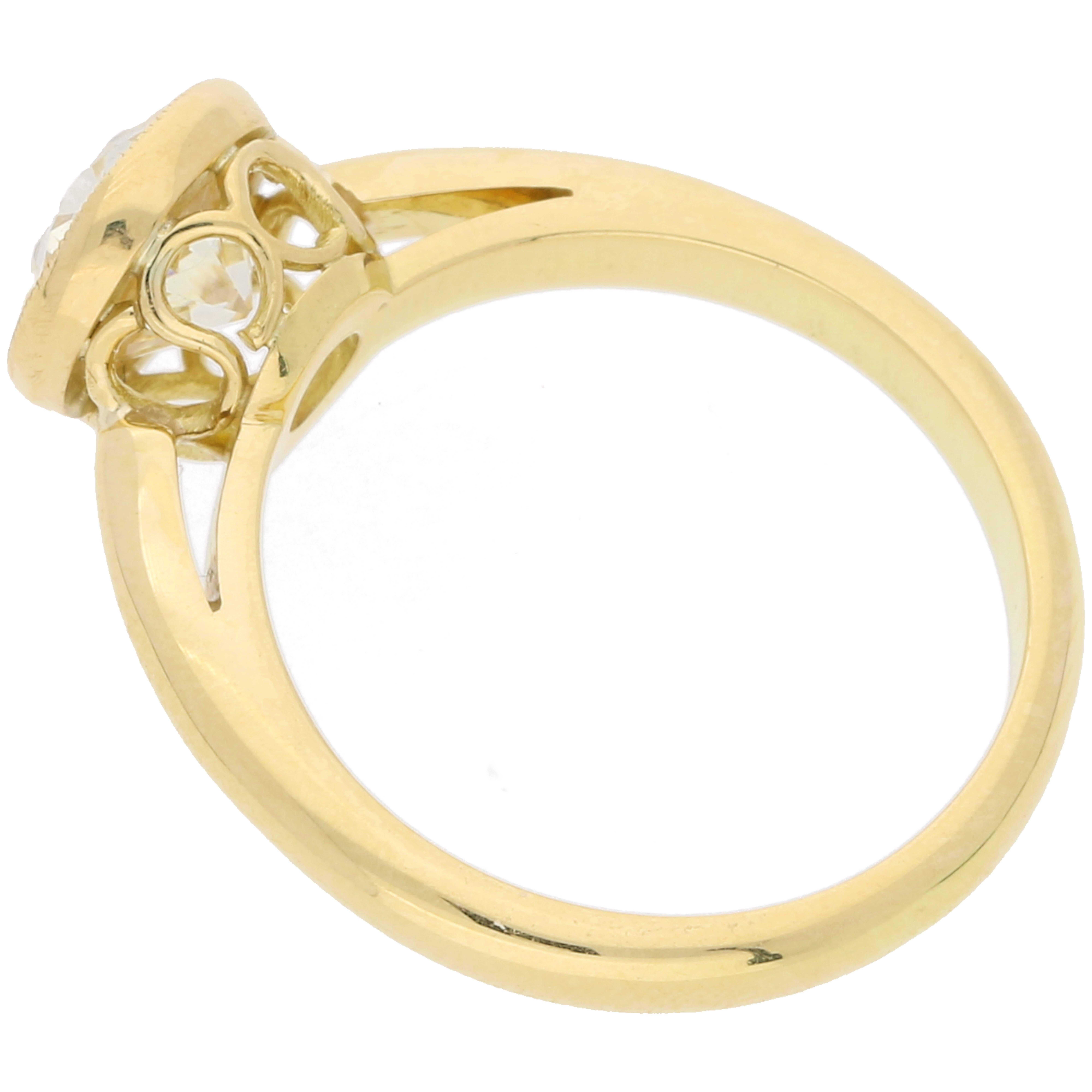 Old Cut Diamond Engagement Ring in 18 Karat Yellow Gold In Good Condition In London, GB
