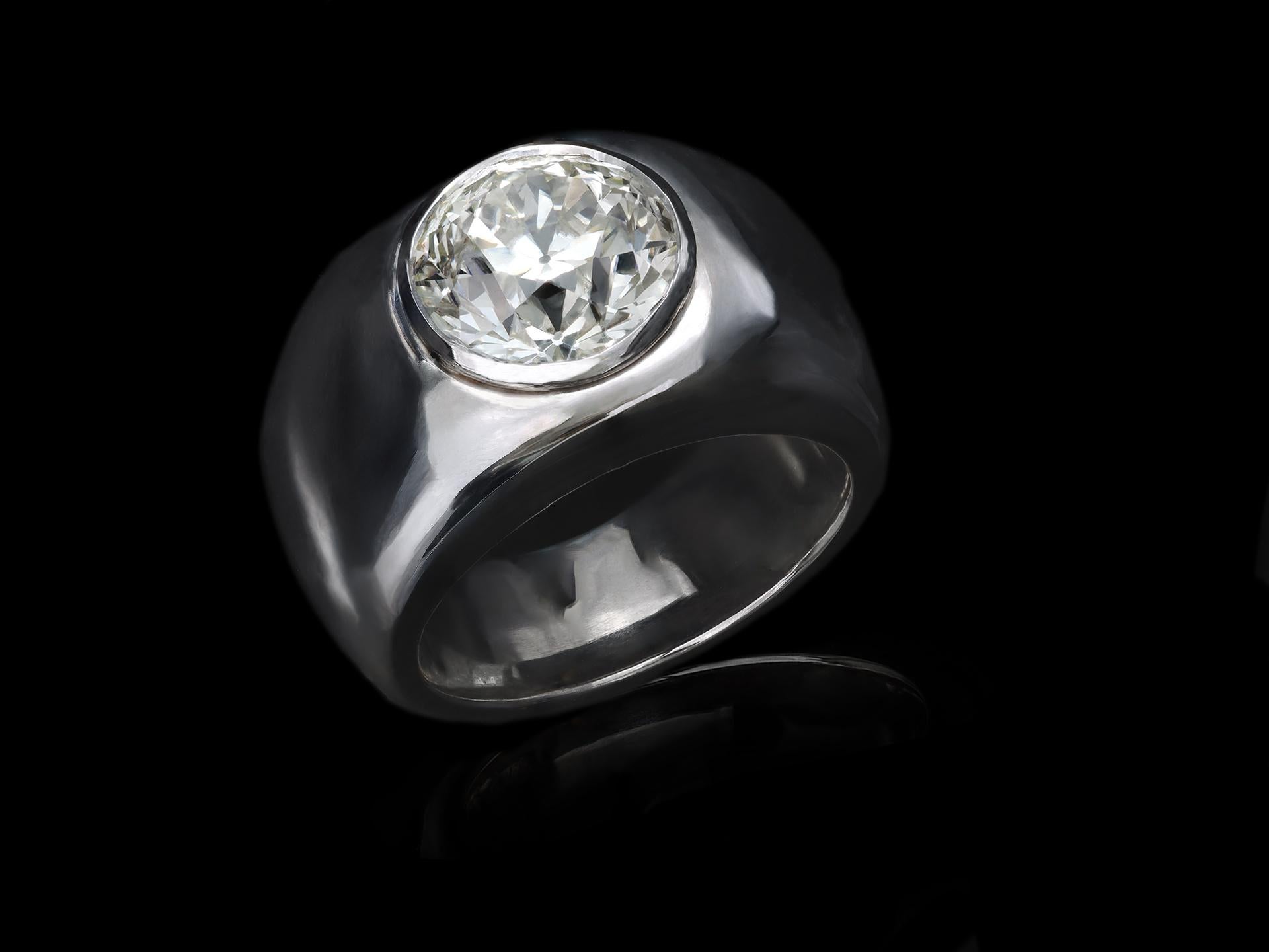 Women's or Men's Old cut diamond gypsy ring, circa 1980 For Sale