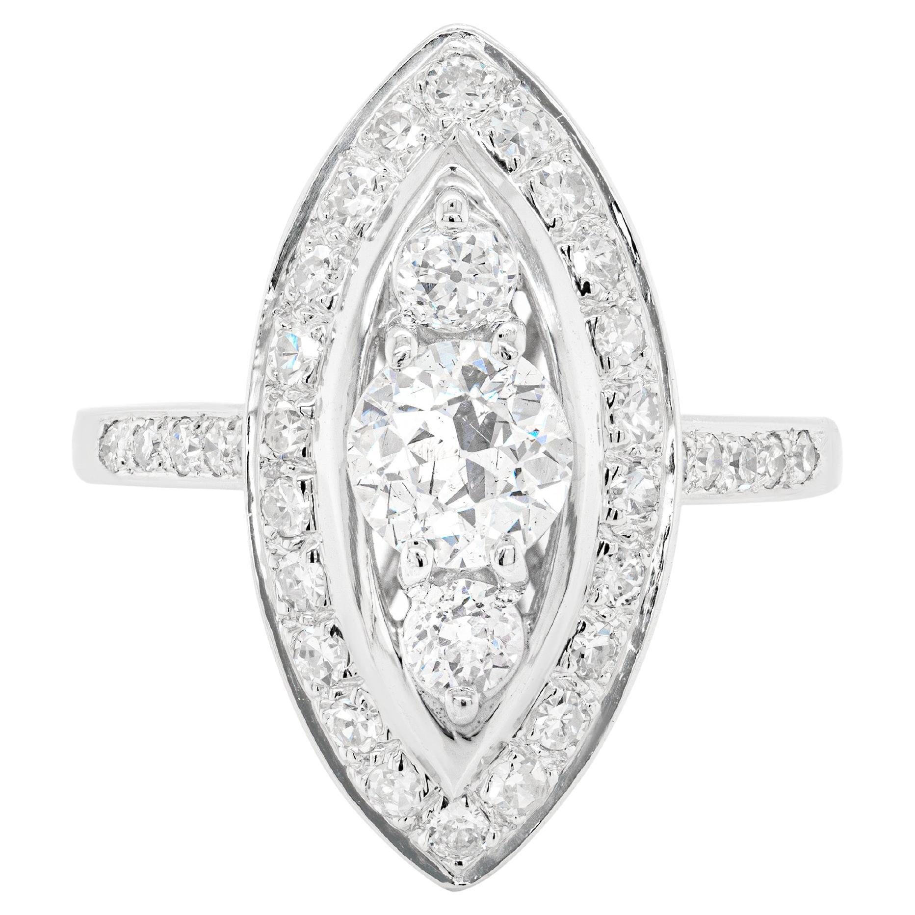 Bague habillée en platine avec diamant taille ancienne en forme de marquise en vente
