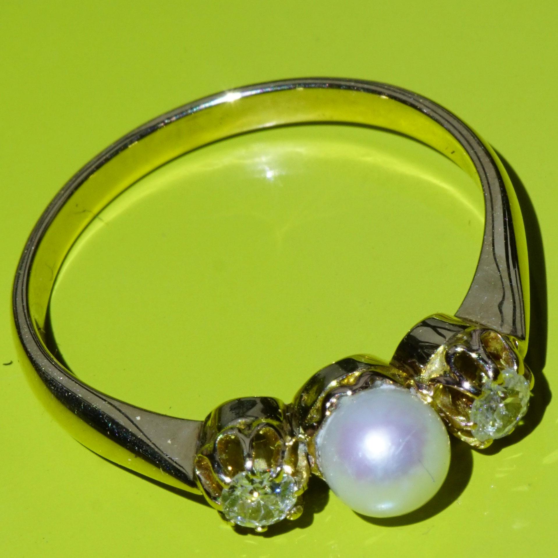 Art Nouveau Old Cut Diamond Pearl Ring 0.20 ct Yellow Gold about 1910 fine white/pink Pearl For Sale