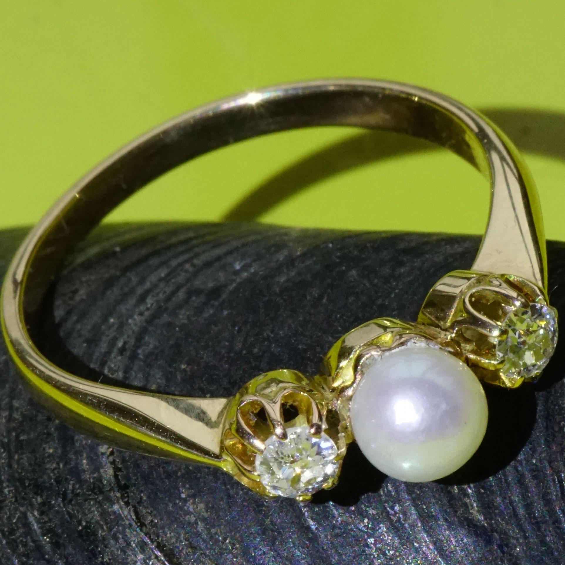 Old European Cut Old Cut Diamond Pearl Ring 0.20 ct Yellow Gold about 1910 fine white/pink Pearl For Sale