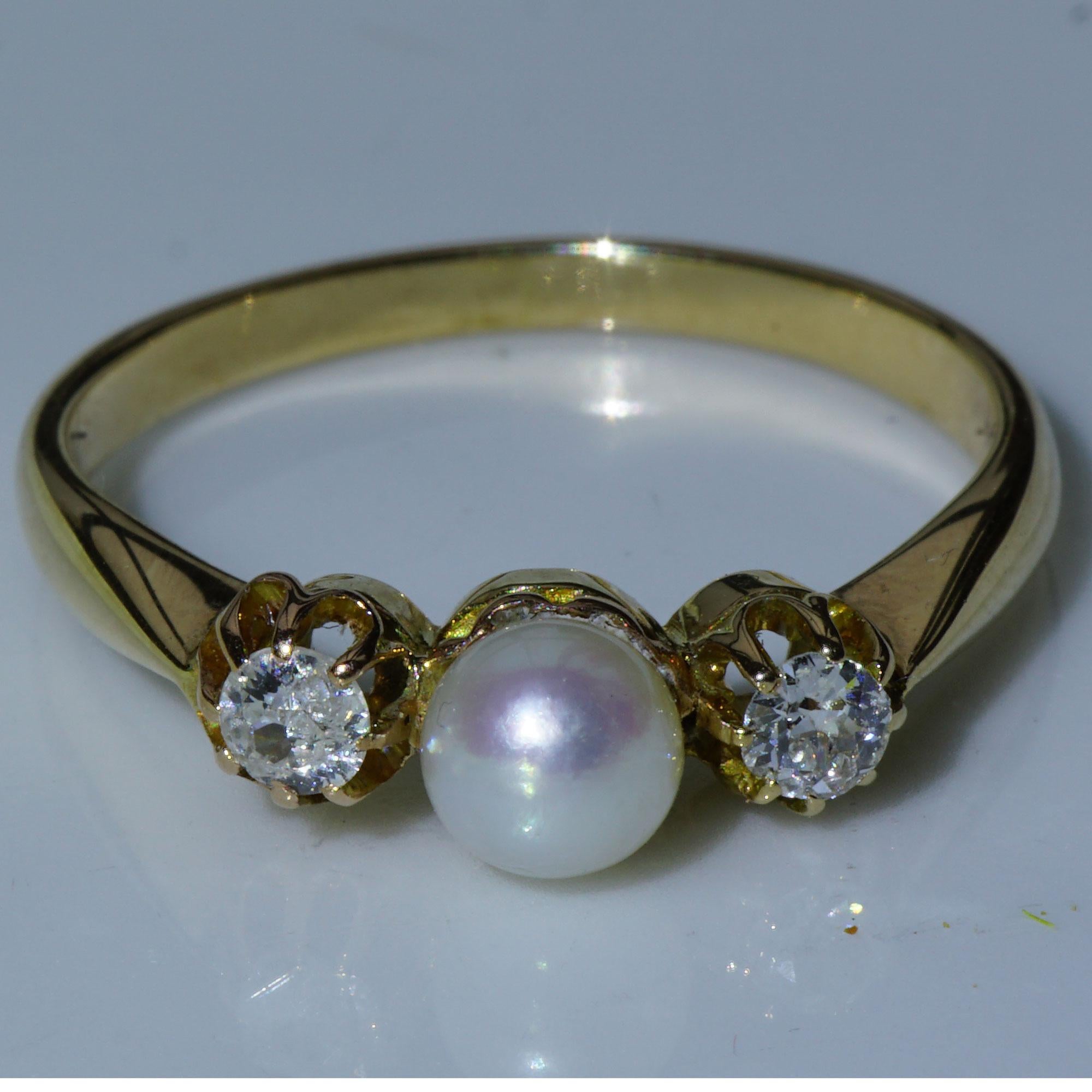 Old Cut Diamant-Perlenring 0,20 Karat Gelbgold um 1910 feine weiße/pink Perle im Angebot 1