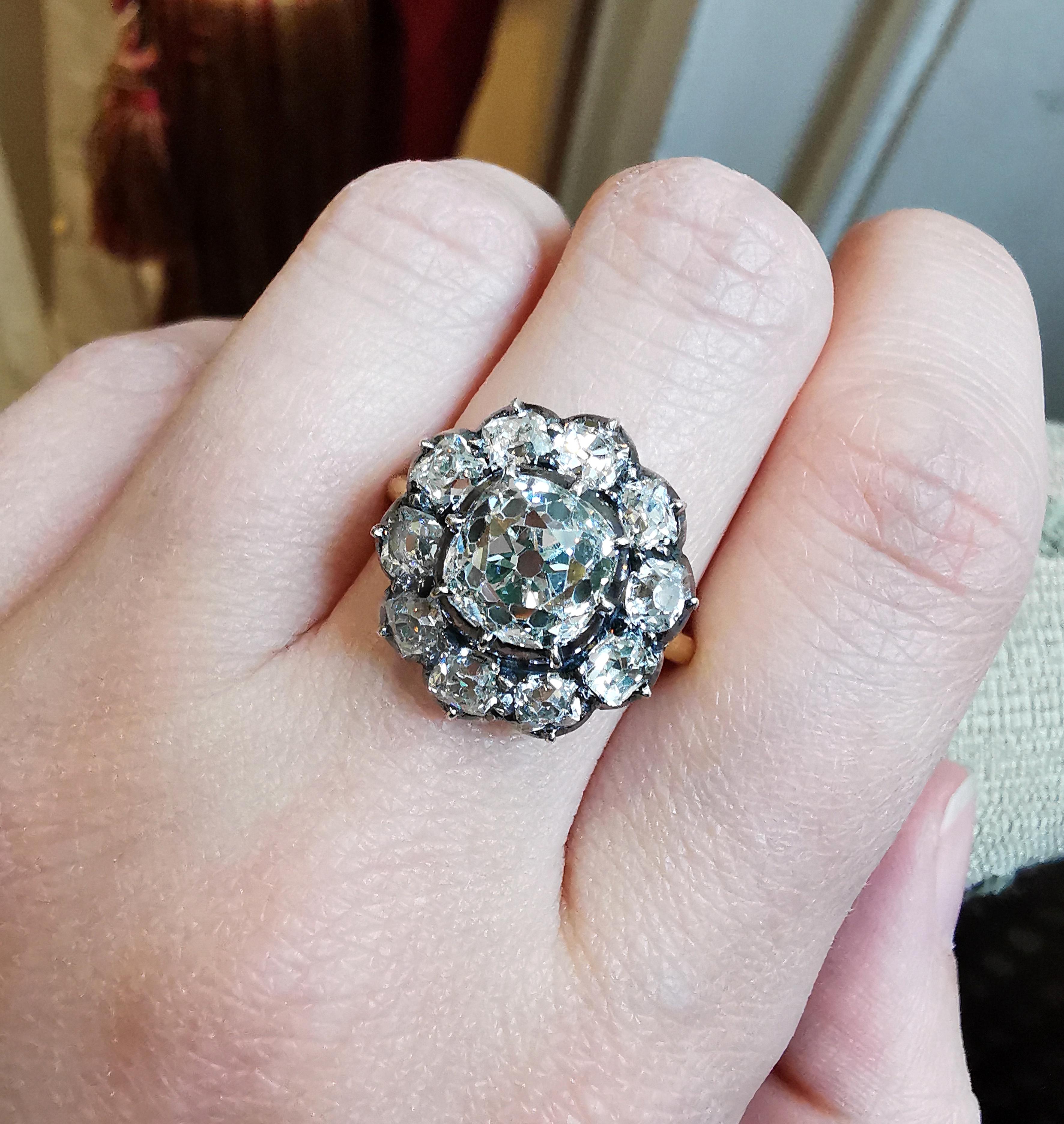 Diamant-Cluster-Ring aus Silber auf Gold mit Altschliff, 2,74 Karat im Zustand „Hervorragend“ in London, GB