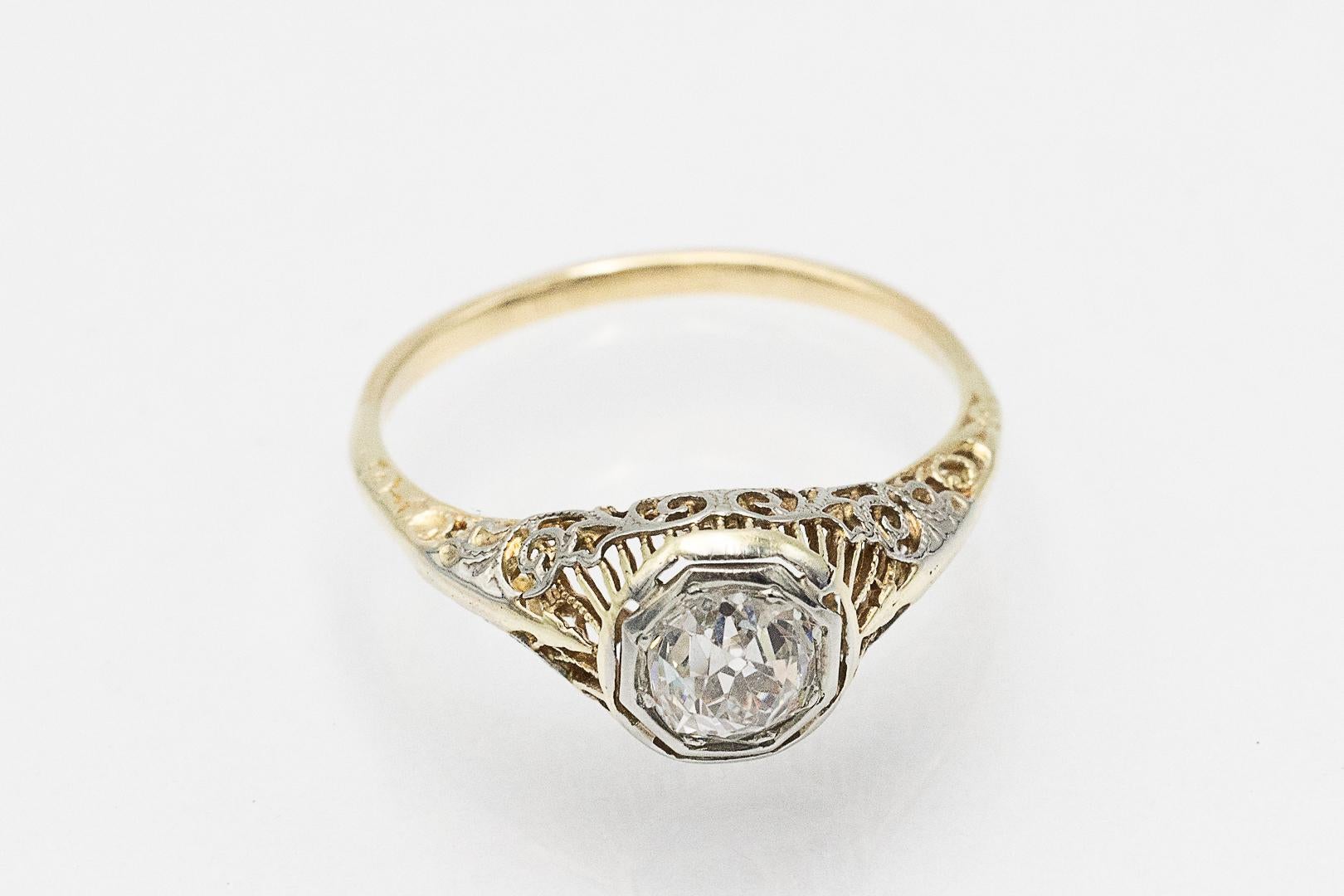 Old-cut solitaire ring with a 0.75ct diamond from around 1900. Damen im Angebot