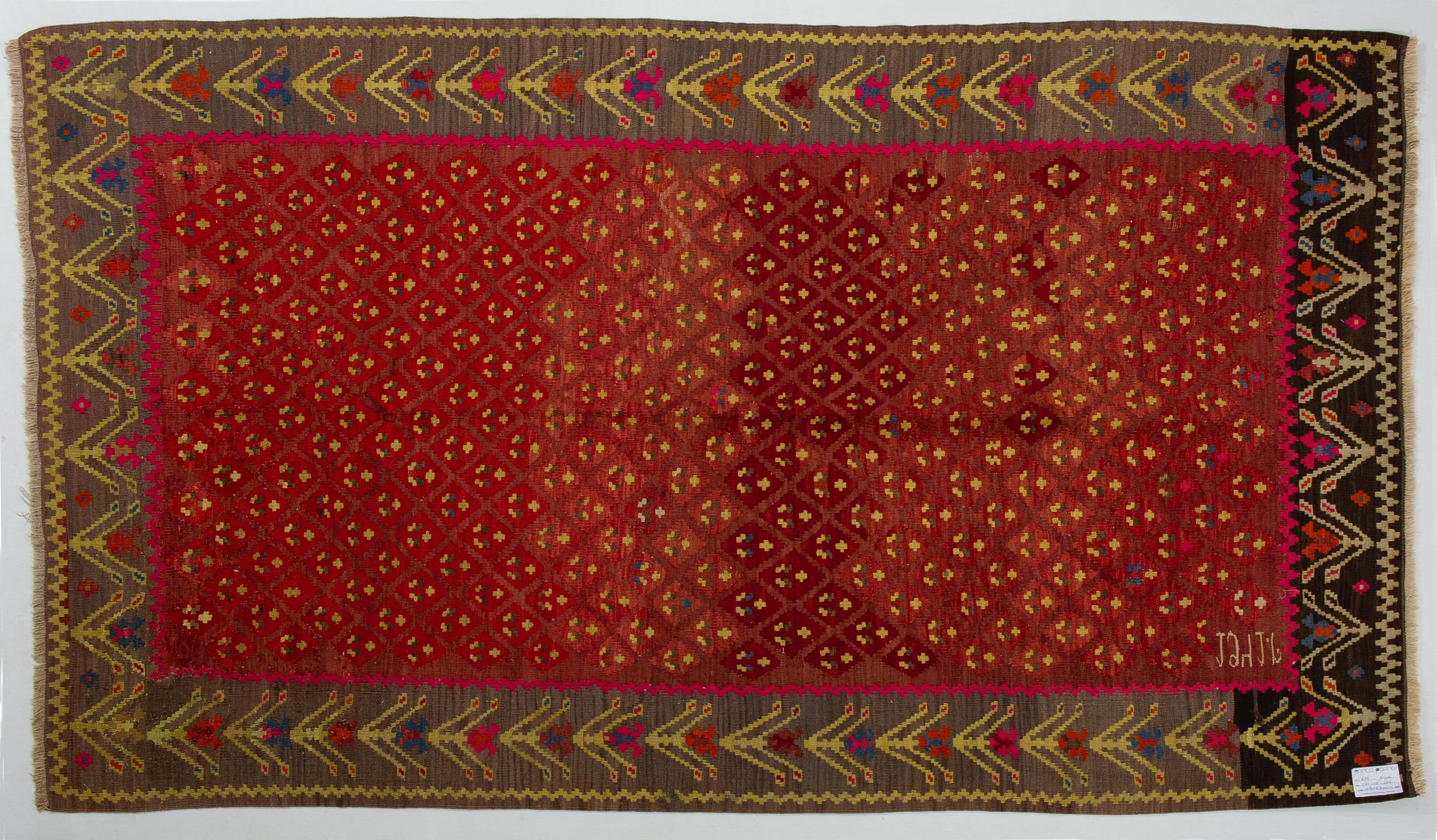 - Simple elegant Caucasian kilim Karabagh: minute geometric design all over the carpet with nice shades 