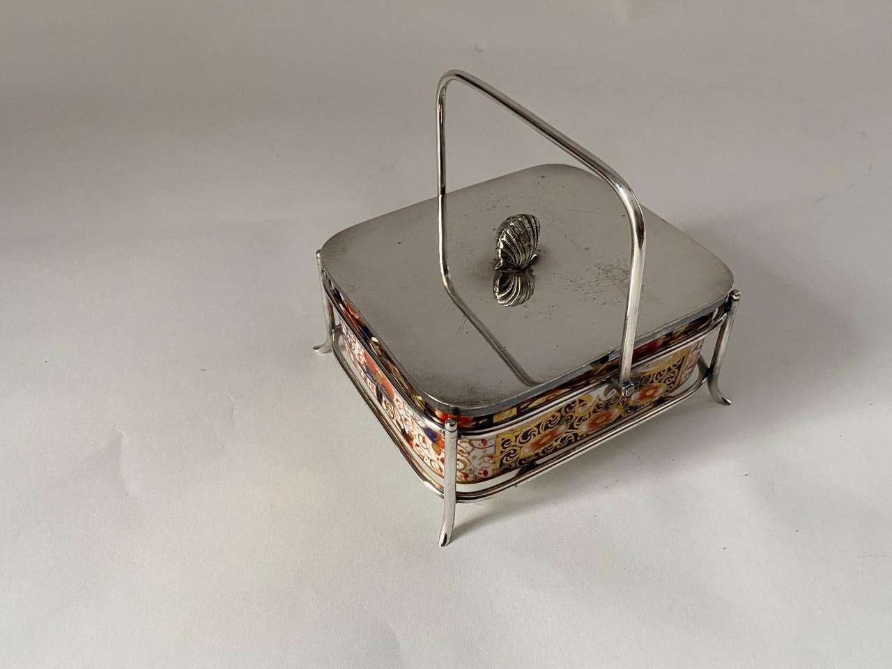 Old Decorative English Davenport Porcelain Butter Dish in Silver Plate Stand  For Sale 1