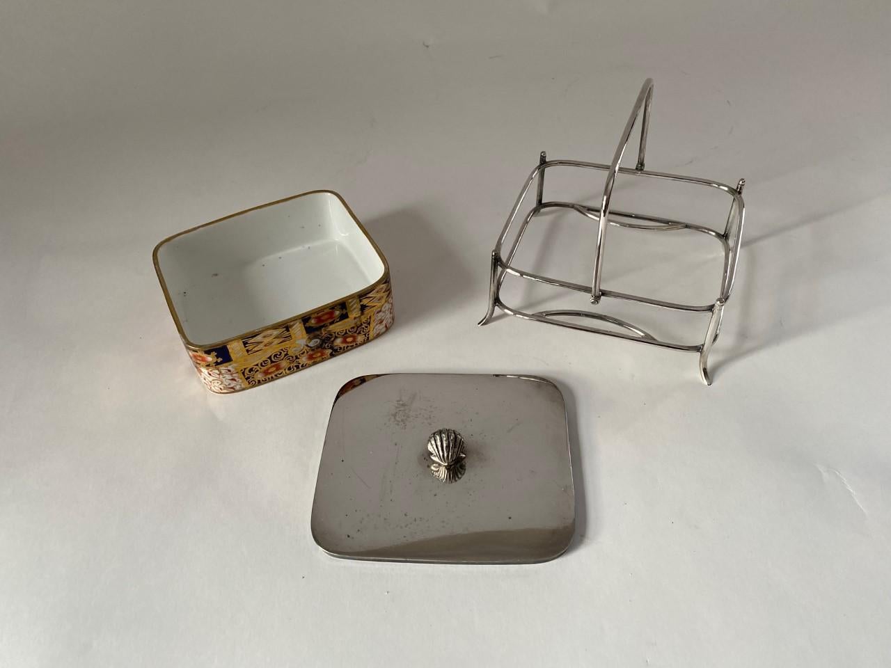 Old Decorative English Davenport Porcelain Butter Dish in Silver Plate Stand  For Sale 3