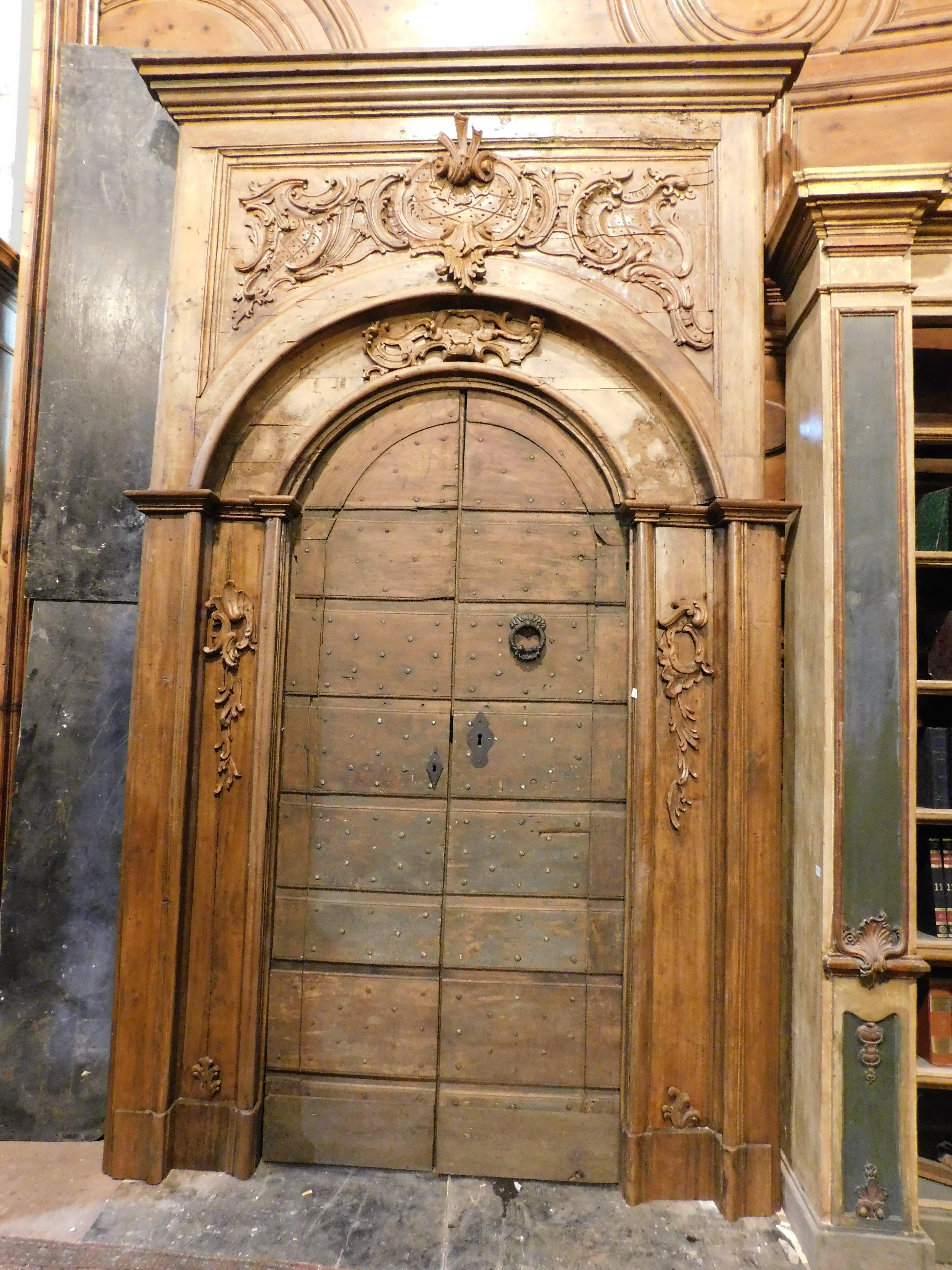 Italian Old door in poplar with nails, rustic and curtained, Italy For Sale