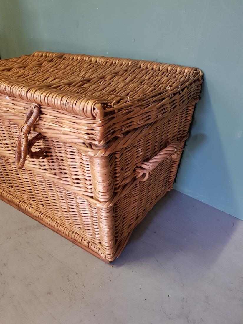 Old Dutch Wicker Basket Made by N.R.M. Den Uijl Hilversum, from 1950s-1960s For Sale 1