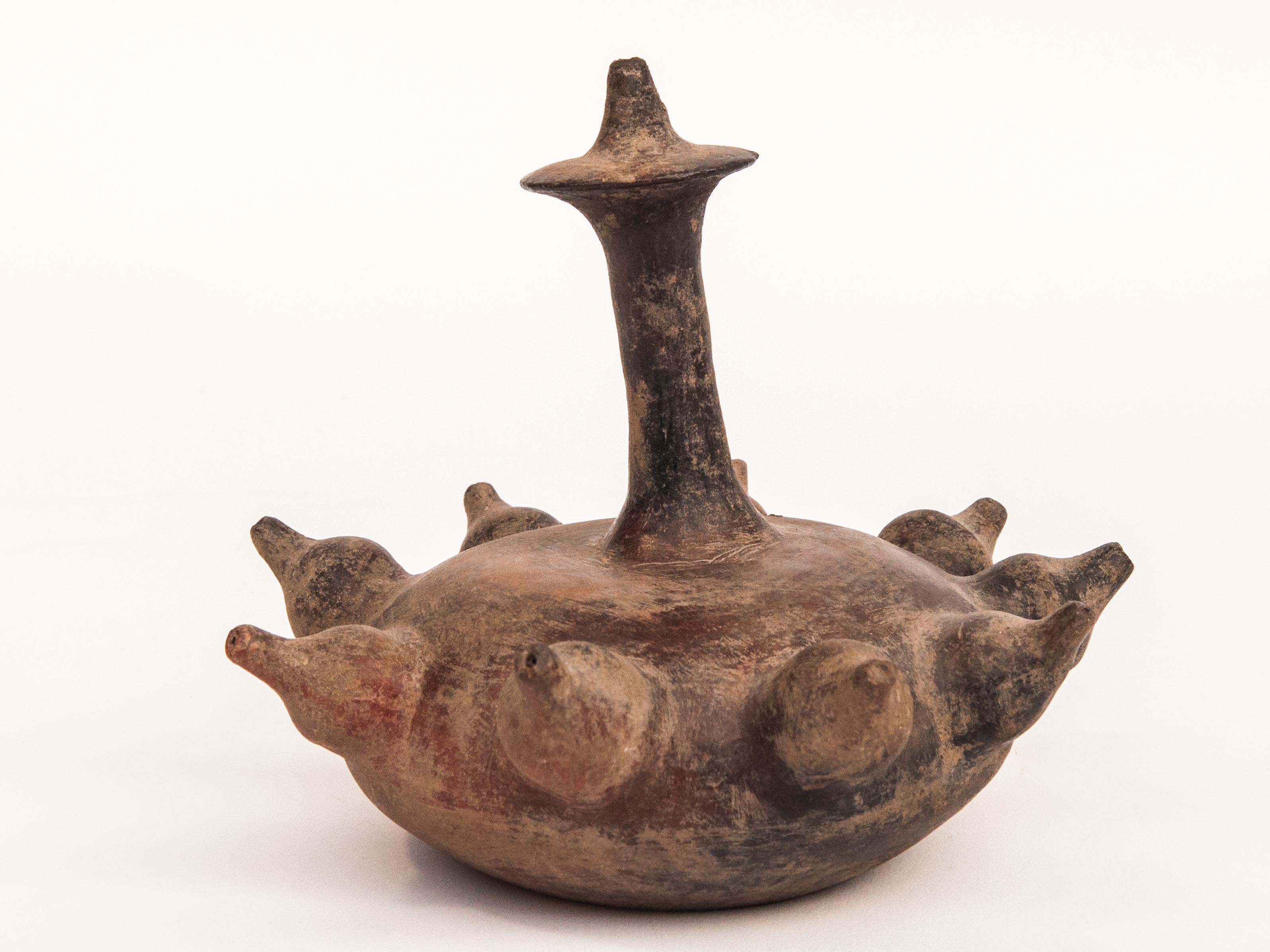 Fin du XIXe siècle Ancienne faïence Kendi, style Majapahit, Java du Nord ou de l'Est, fin du 19ème siècle