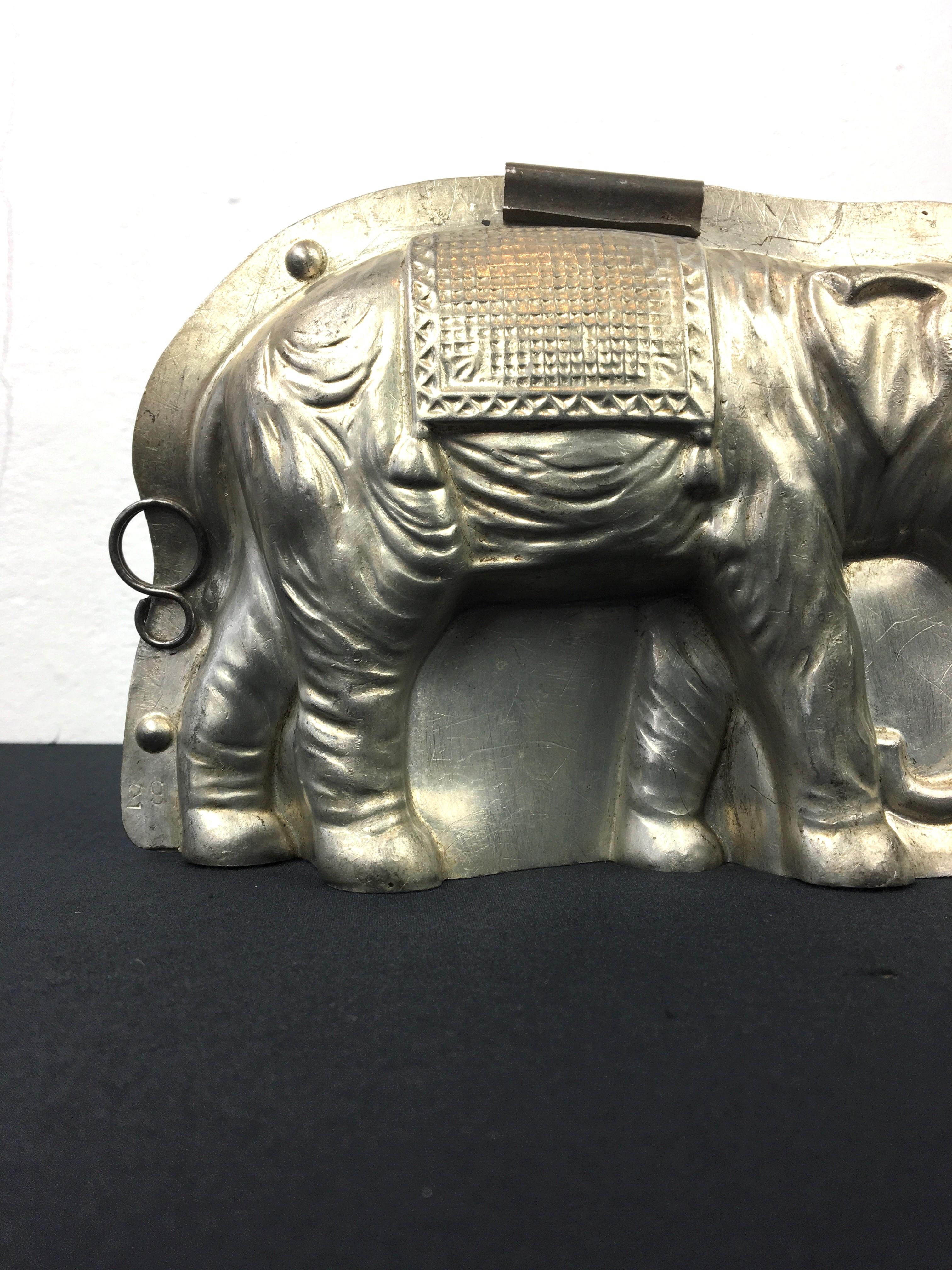Old Elephant Chocolate Mold In Good Condition For Sale In Antwerp, BE