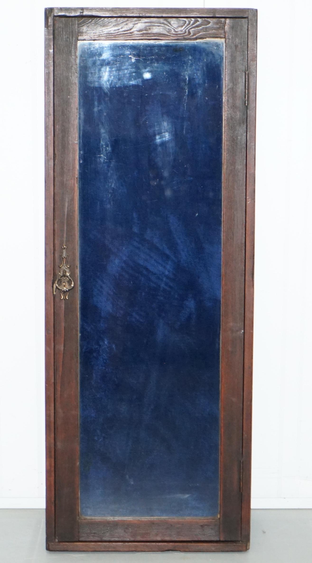 We are delighted to offer for sale this very nice old English blue velvet lined oak display collectors cabinet

A very decorative and well made piece, quite provincially made, the cabinet has the original key, these cabinets are used to display