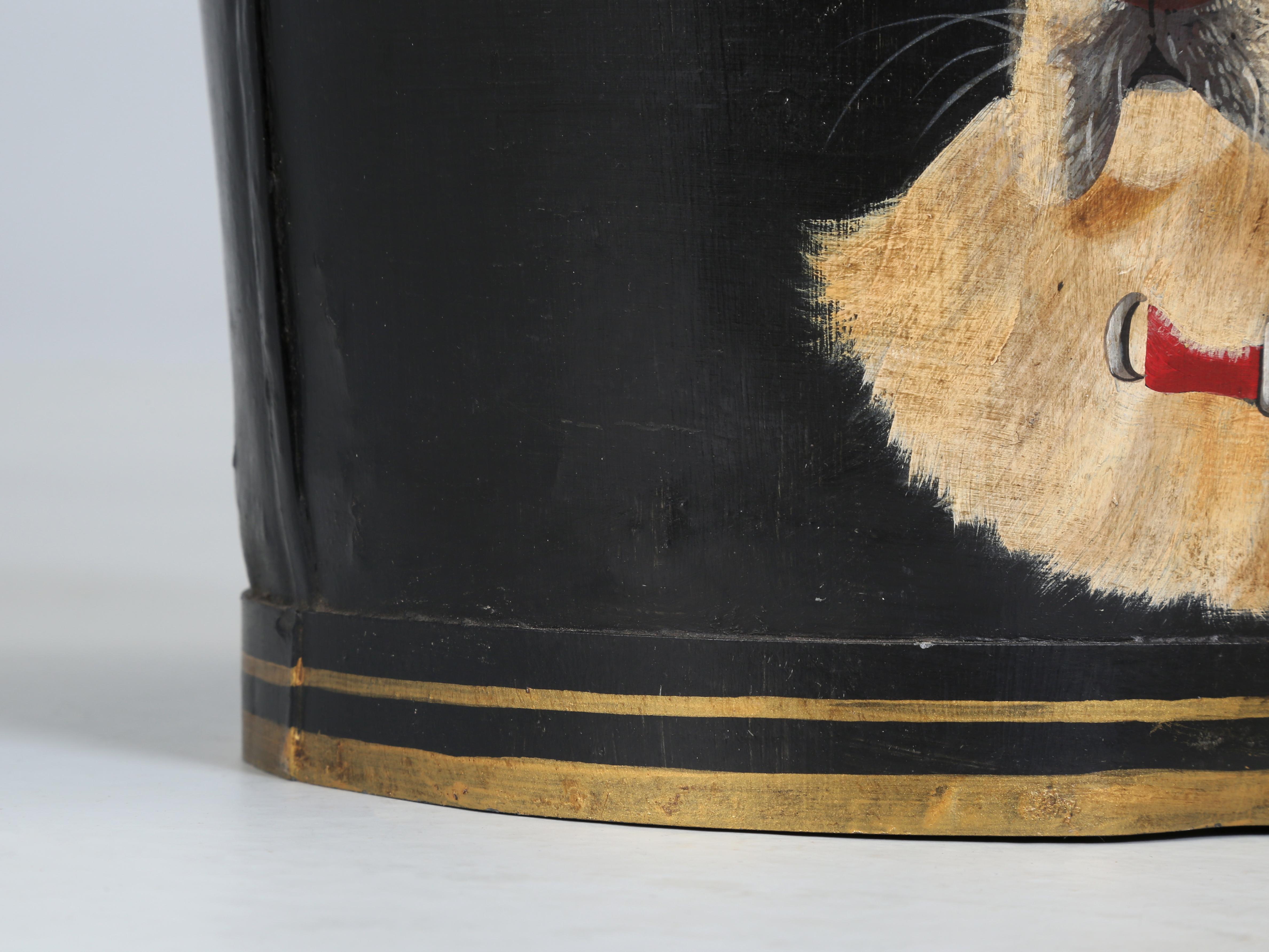 Old English Bucket Repurposed mit einem handbemalten schottischen goldenen Reithund  im Zustand „Gut“ im Angebot in Chicago, IL