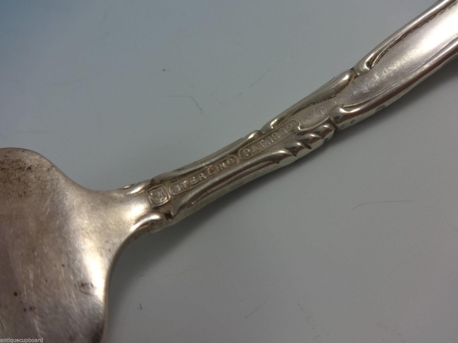 Set di posate Old English by Towle in argento sterling, 48 pezzi. Questo set comprende:

8 coltelli da cena, 9 3/4