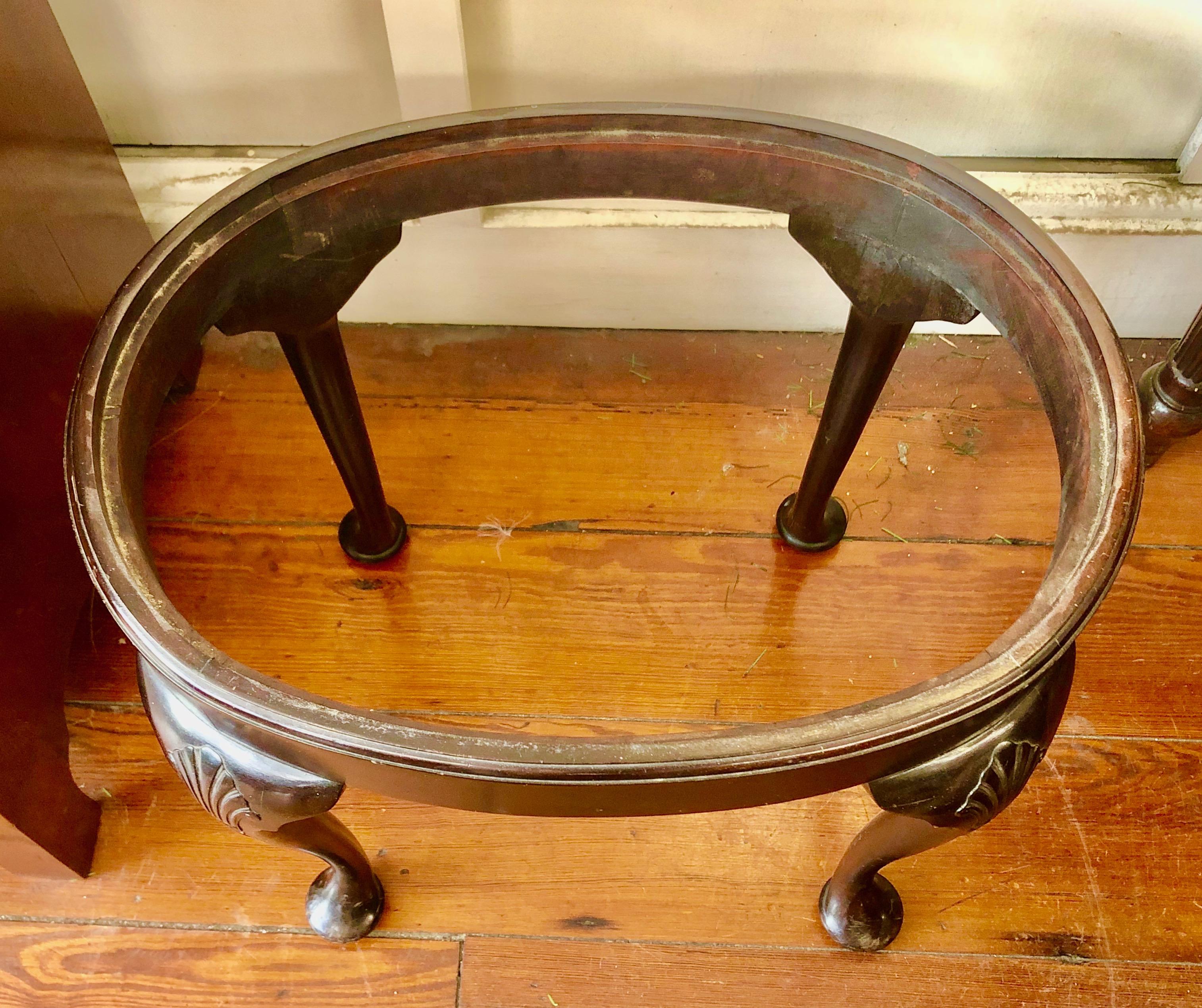 Old English Carved Mahogany Queen Anne Style Oval Upholstered Seat Bench In Good Condition For Sale In Charleston, SC