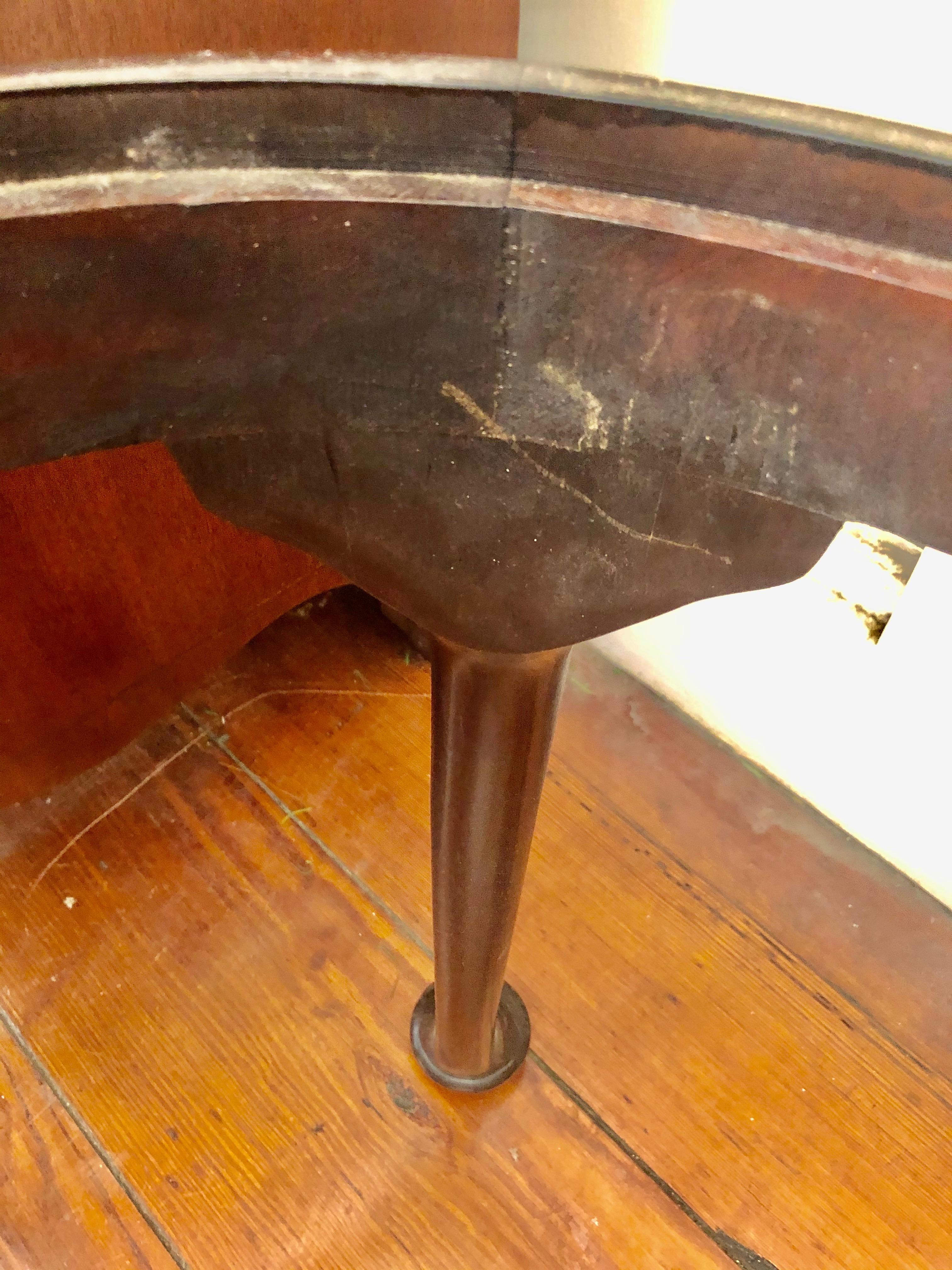 Ovale gepolsterte Sitzbank aus geschnitztem Mahagoni im Queen-Anne-Stil aus England (19. Jahrhundert) im Angebot