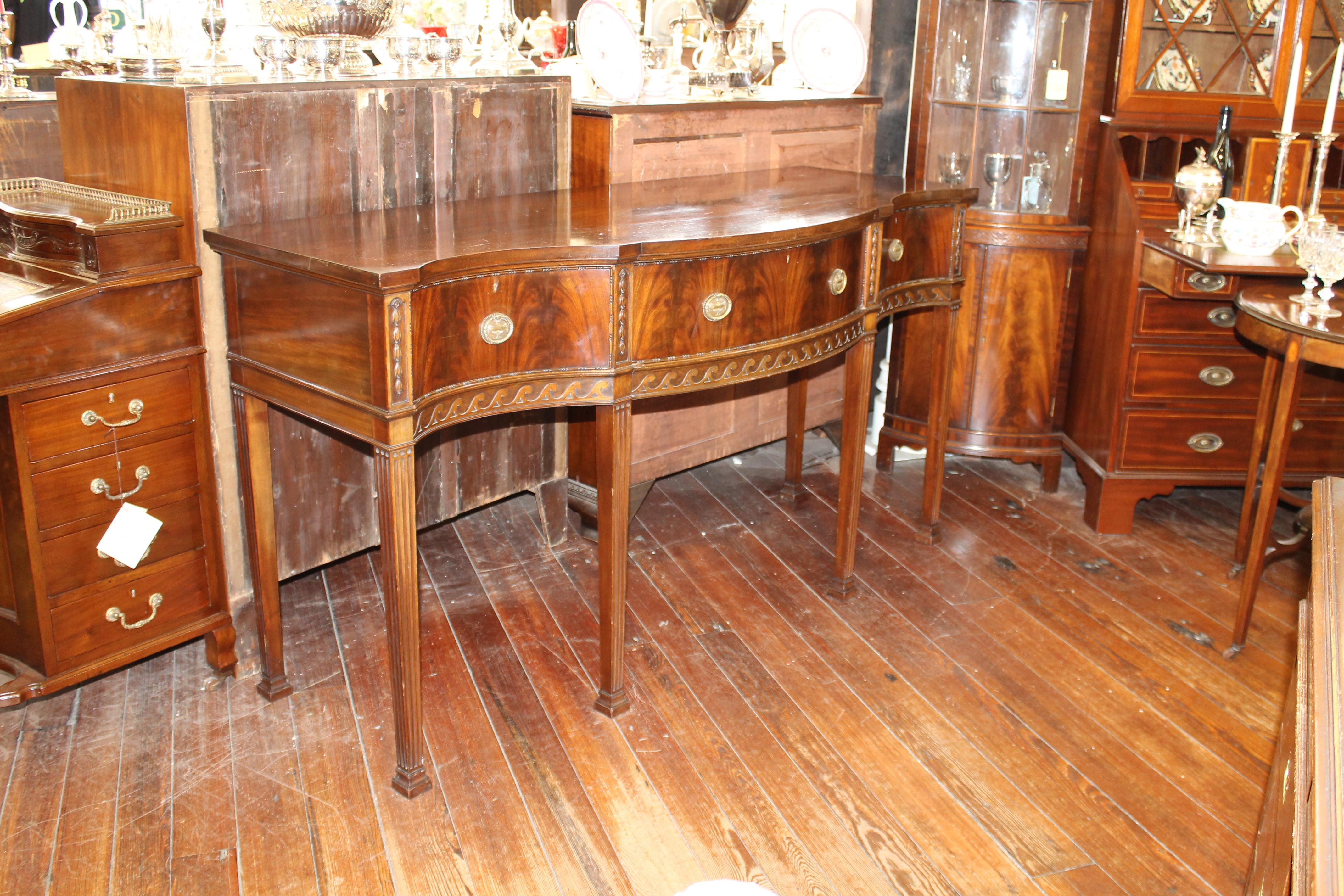 Old English Crotch or Flame Mahogany Serpentine Hepp, Sideboard/Huntboard In Excellent Condition In Charleston, SC