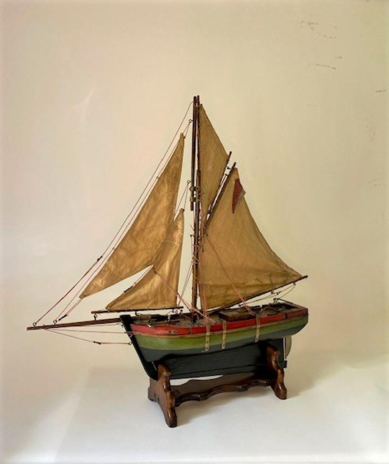 Hand-Painted Old English Edwardian Painted Pond Yacht For Sale