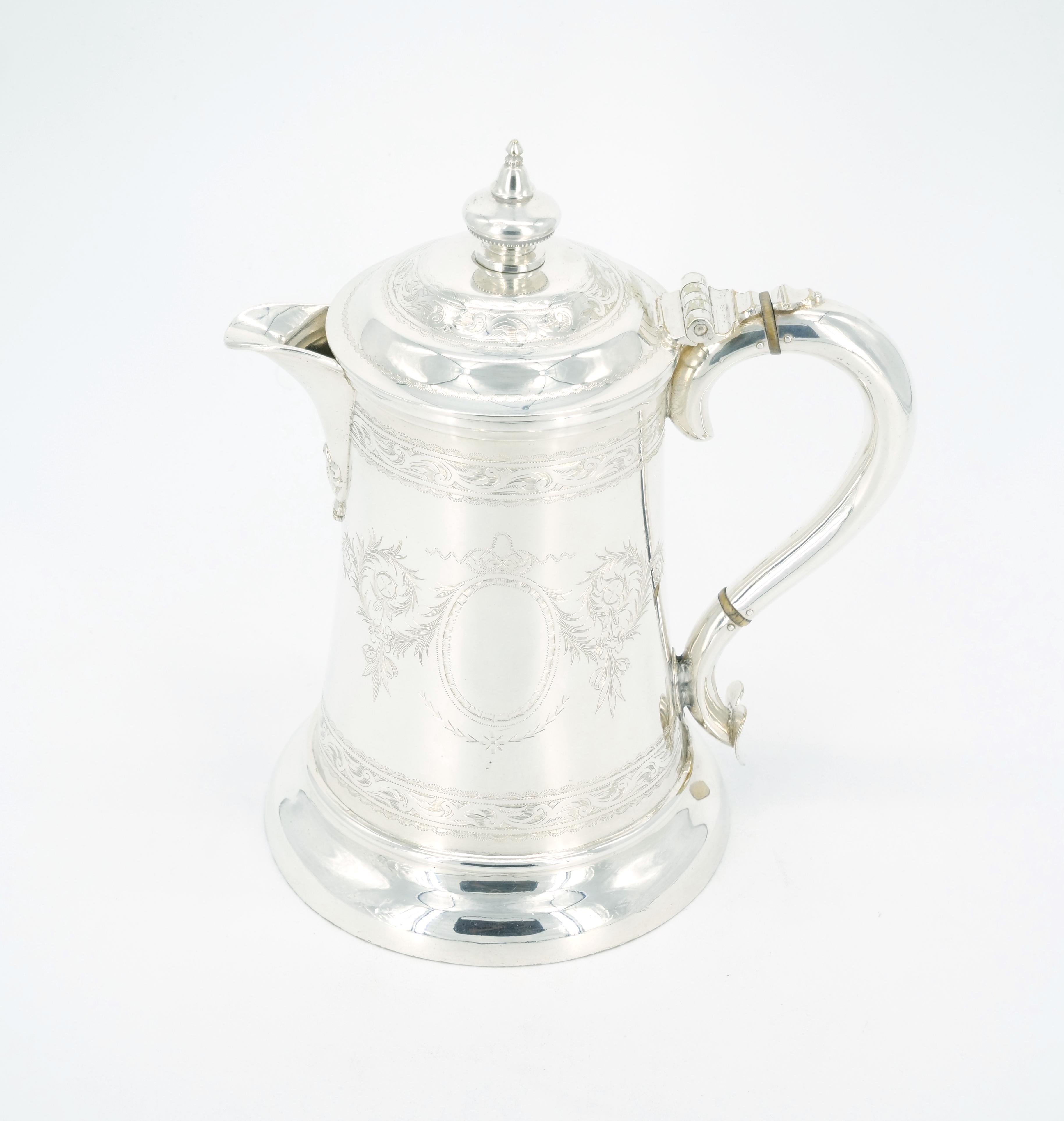 Old English Engraved Exterior Silver Plate Walker & Hall Tankard In Good Condition For Sale In Tarry Town, NY