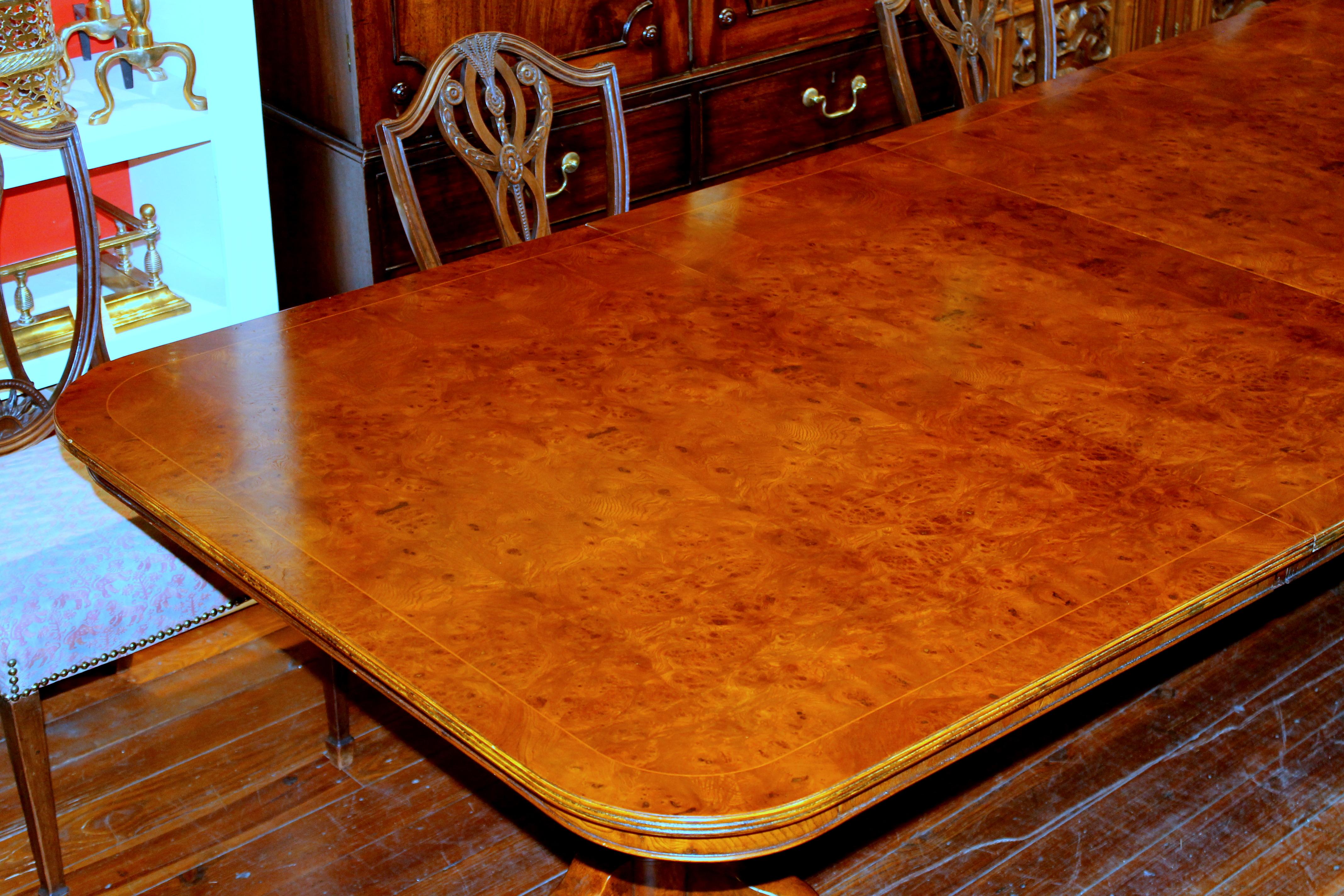 Old English Inlaid Burr Walnut Chippendale Style 2 Pedestals 2-Leaf Dining Table In Good Condition In Charleston, SC