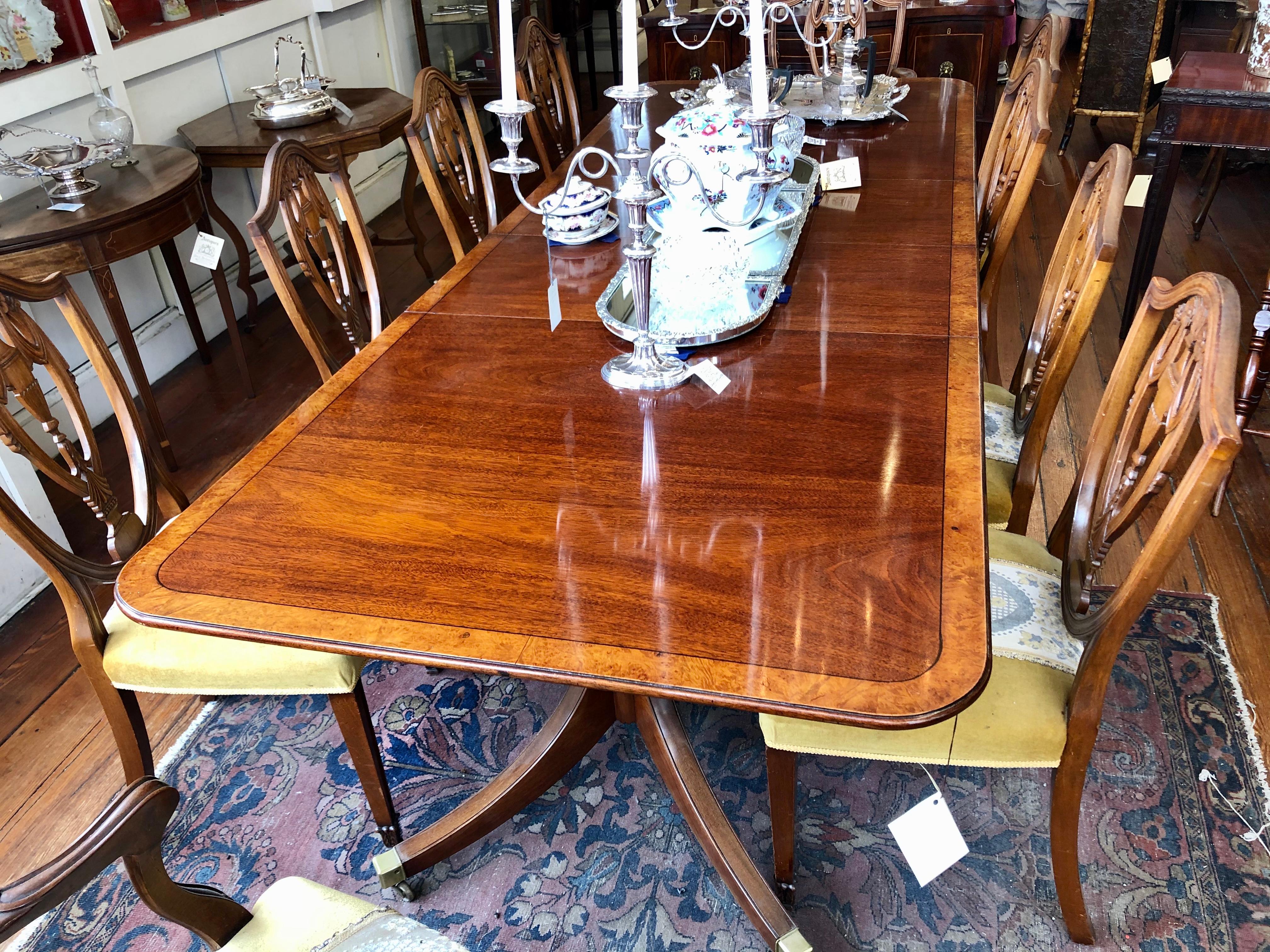 Old English Inlaid Mahogany Regency Style Two Pedestal Two Leaf Dining Table In Good Condition In Charleston, SC